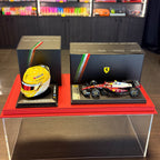 Conjunto de colecionador Lewis Hamilton Monza 2025 LOOKSMART – Ferrari SF-25 1:43 + Capacete 1:5