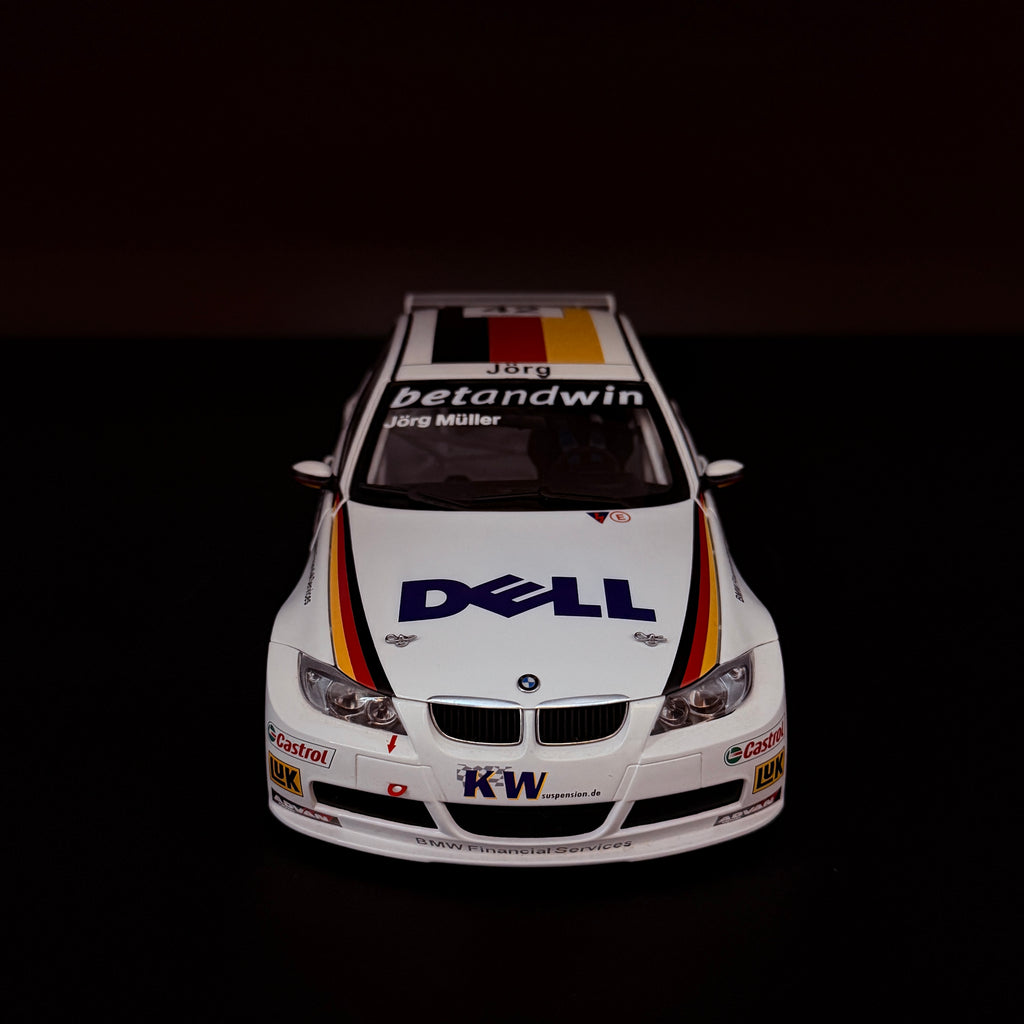 BMW E90 320si WTCC 2006 – Team Germany #42 Jörg Müller Maßstab 1:18 von AUTOart