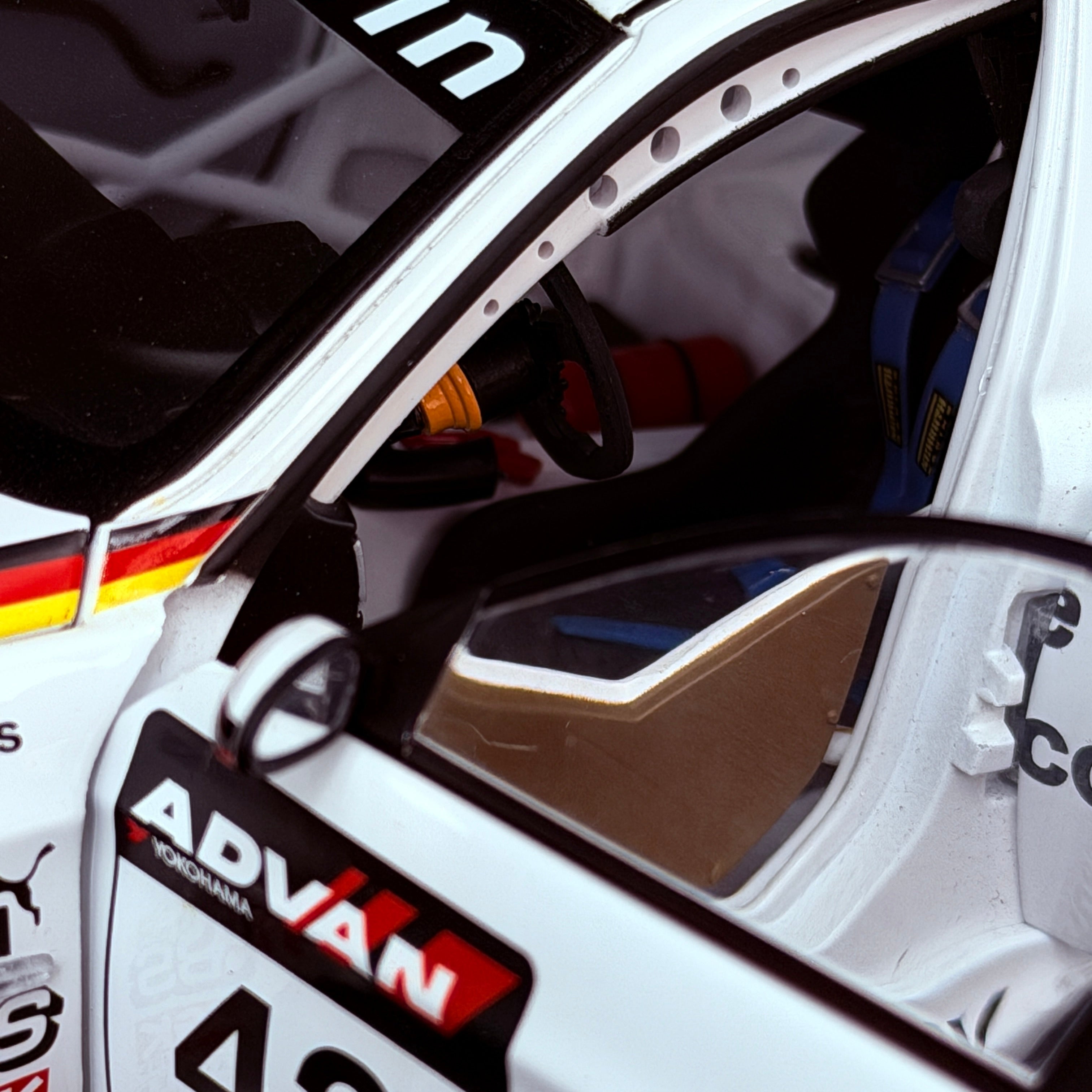 BMW E90 320si WTCC 2006 – Team Germany #42 Jörg Müller Maßstab 1:18 von AUTOart