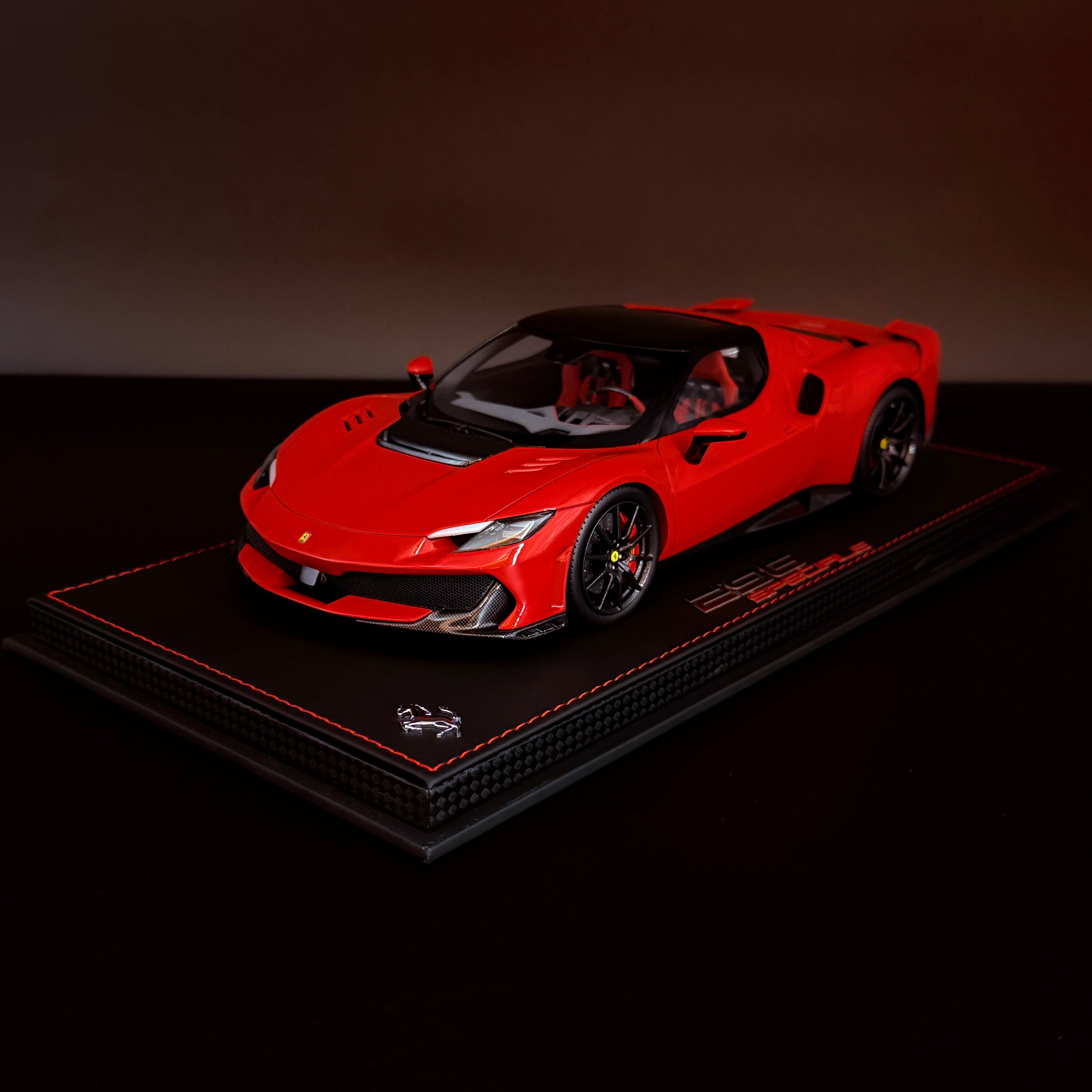 BBR Models Ferrari 296 Speciale Rosso Corsa con Techo Negro – Coche a Escala 1:18 con Vitrina (Edición Limitada 96 unidades) de BBR Models