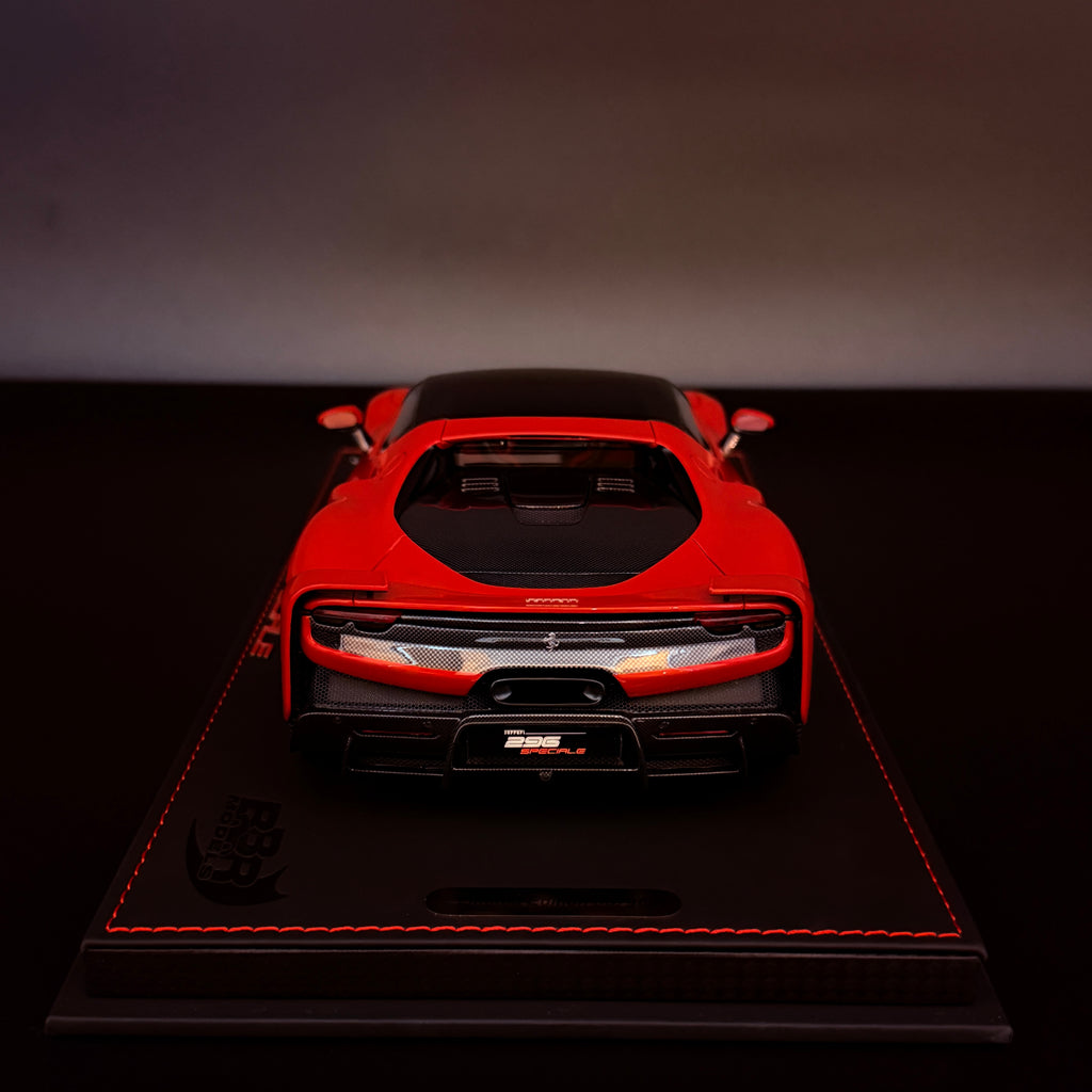 BBR Models Ferrari 296 Speciale Rosso Corsa con Techo Negro – Coche a Escala 1:18 con Vitrina (Edición Limitada 96 unidades) de BBR Models