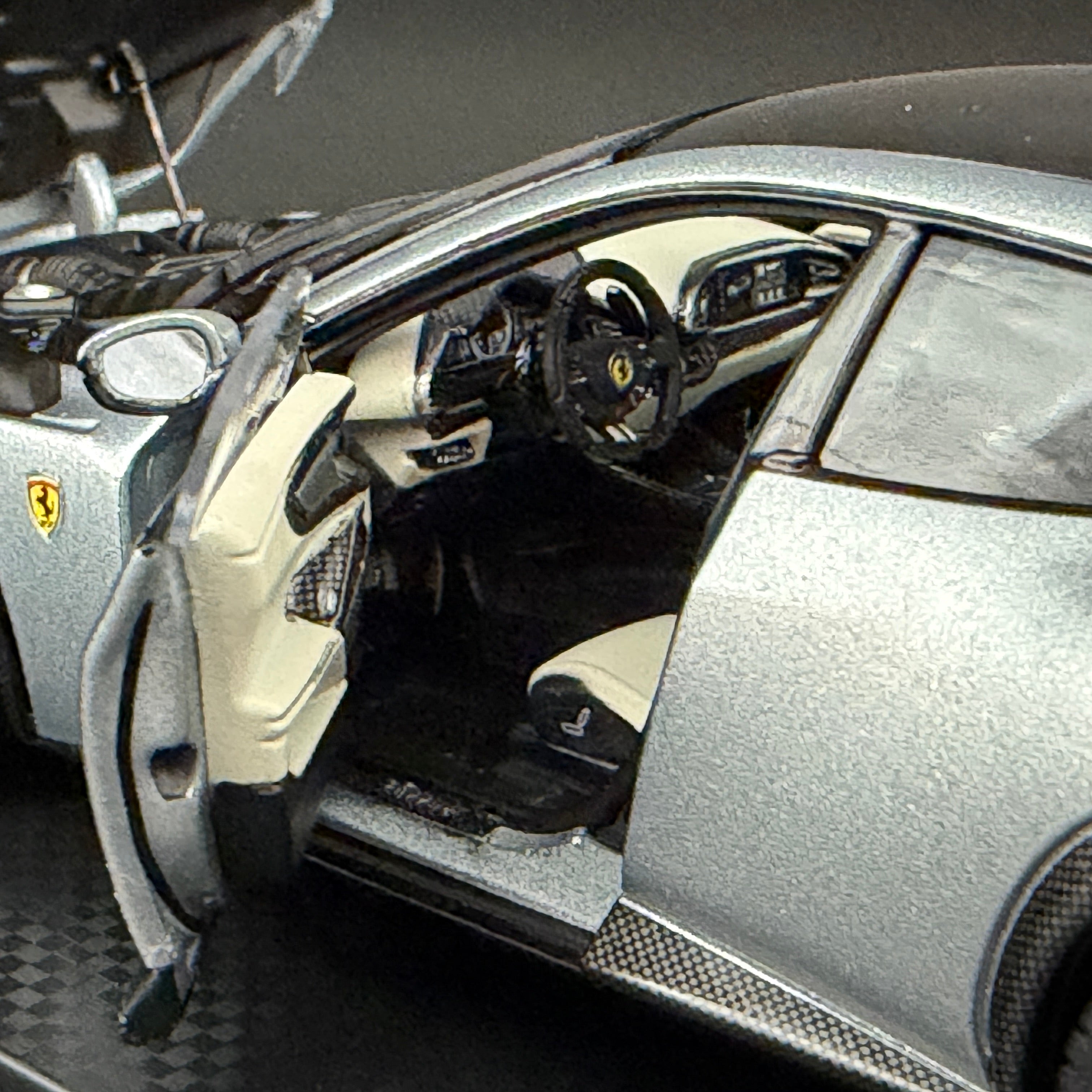 Ferrari Purosangue Panoramadach – Grigio Titanio Maßstab 1:43 von BBR Models