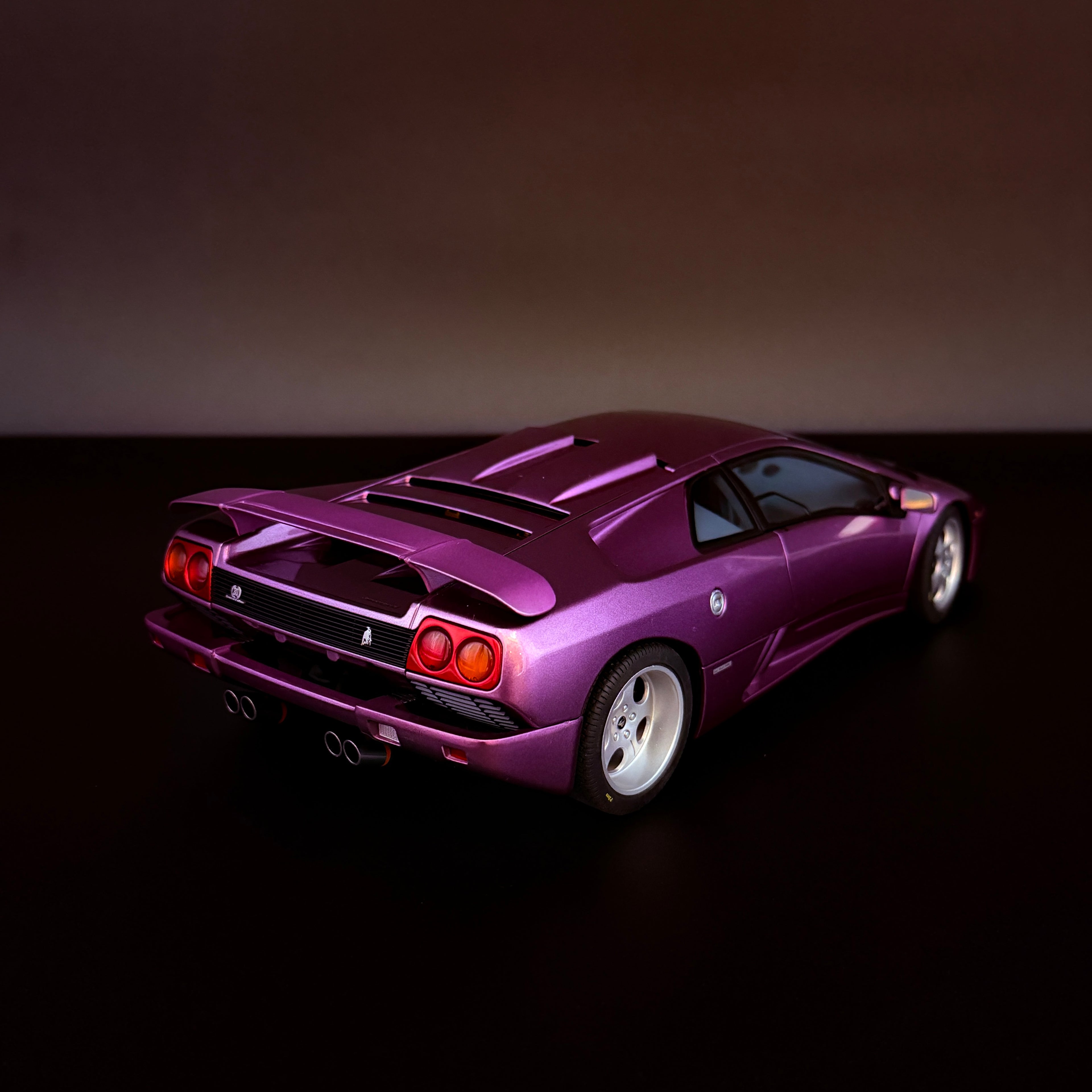 Lamborghini Diablo SE30 JOTA – Viola SE30 Metallic Lila 1:18 Maßstab von AUTOart