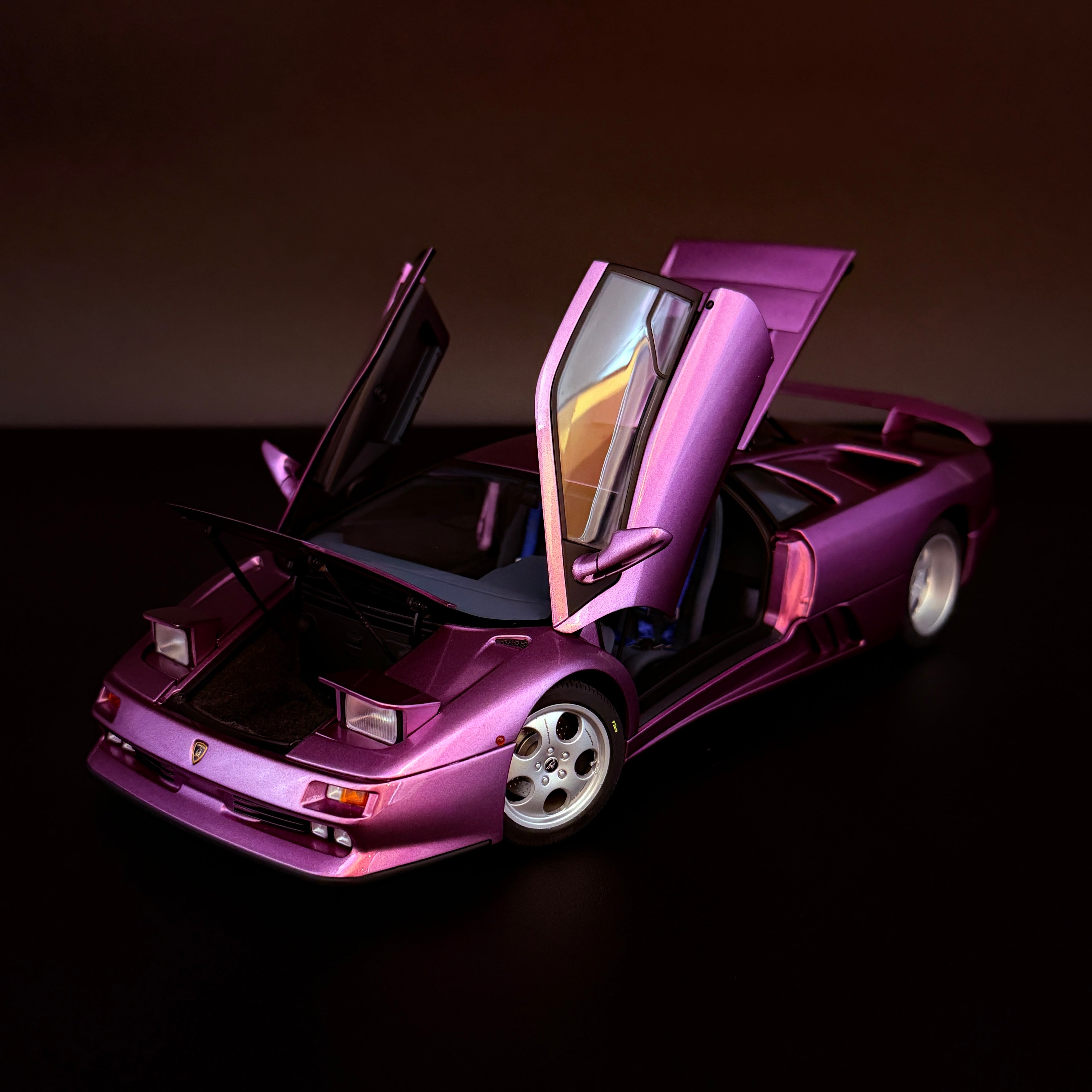 Lamborghini Diablo SE30 JOTA – Viola SE30 Metallic Lila 1:18 Maßstab von AUTOart