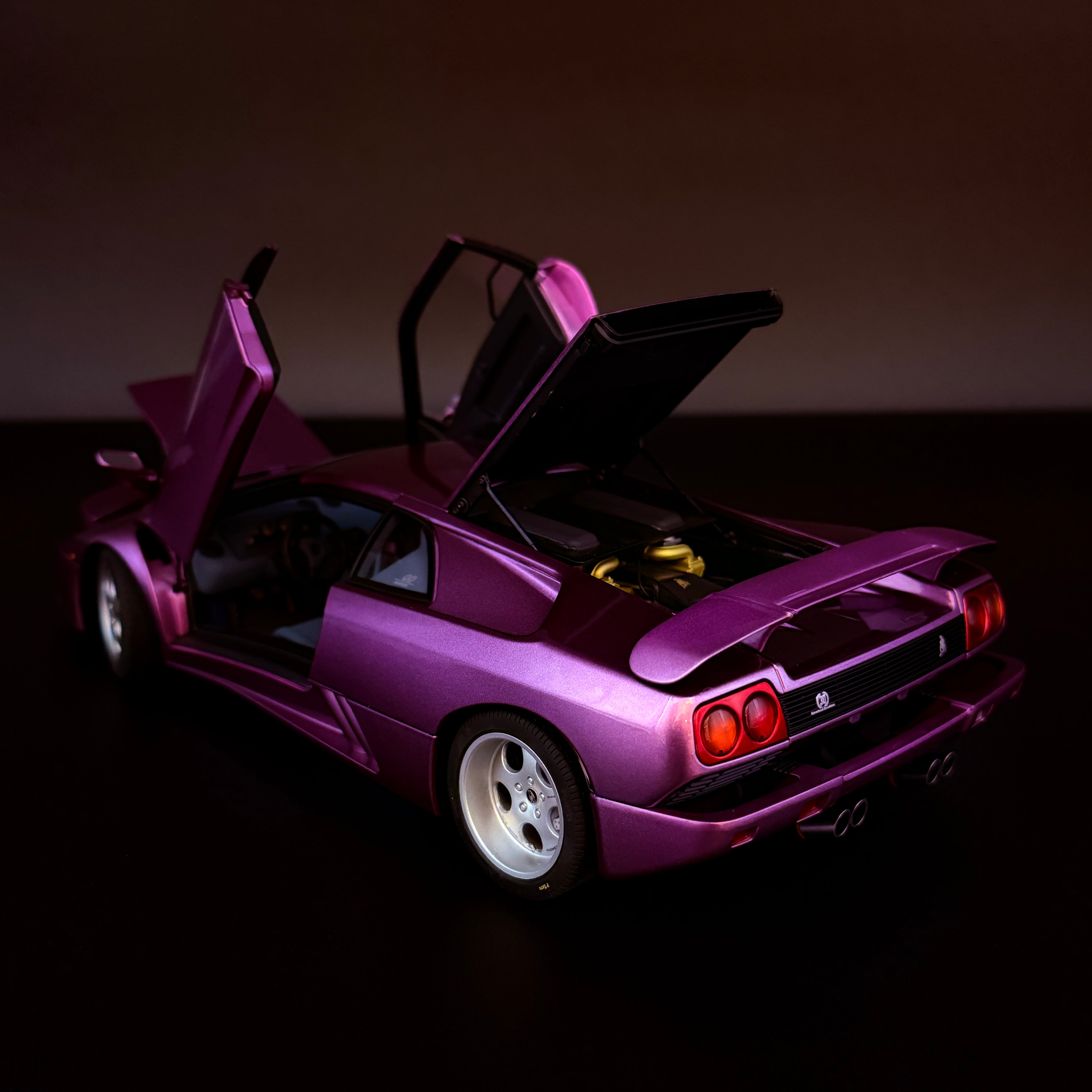 Lamborghini Diablo SE30 JOTA – Viola SE30 Metallic Lila 1:18 Maßstab von AUTOart
