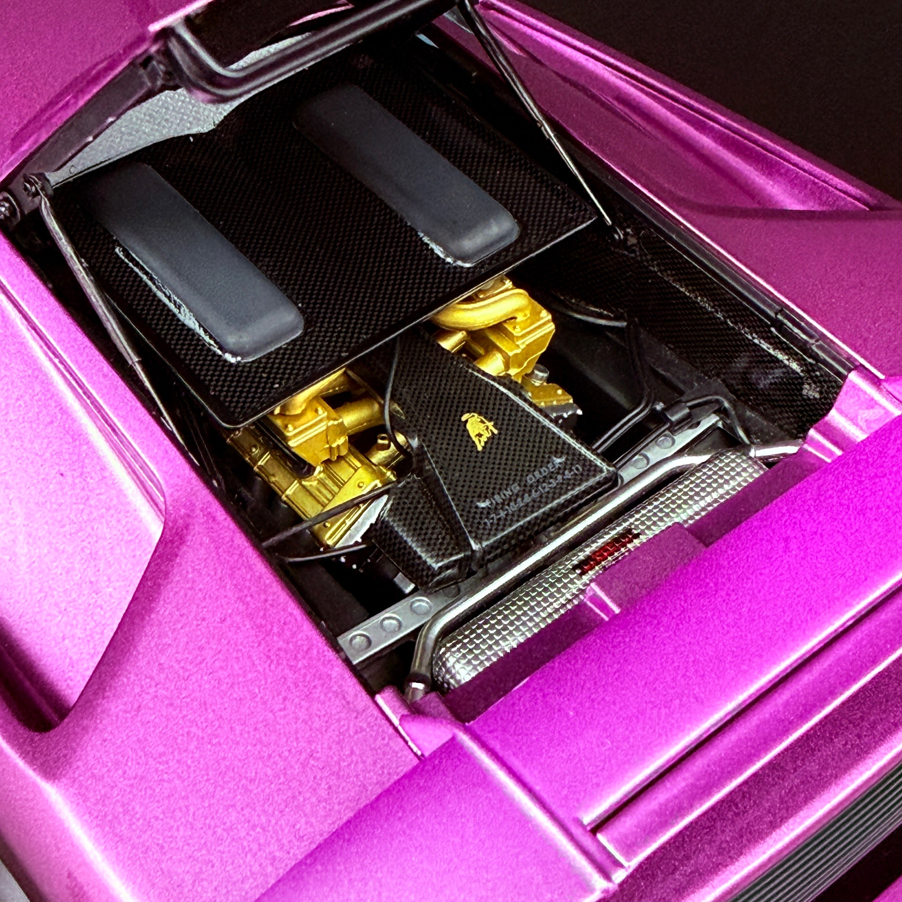 Lamborghini Diablo SE30 JOTA – Viola SE30 Metallic Lila 1:18 Maßstab von AUTOart