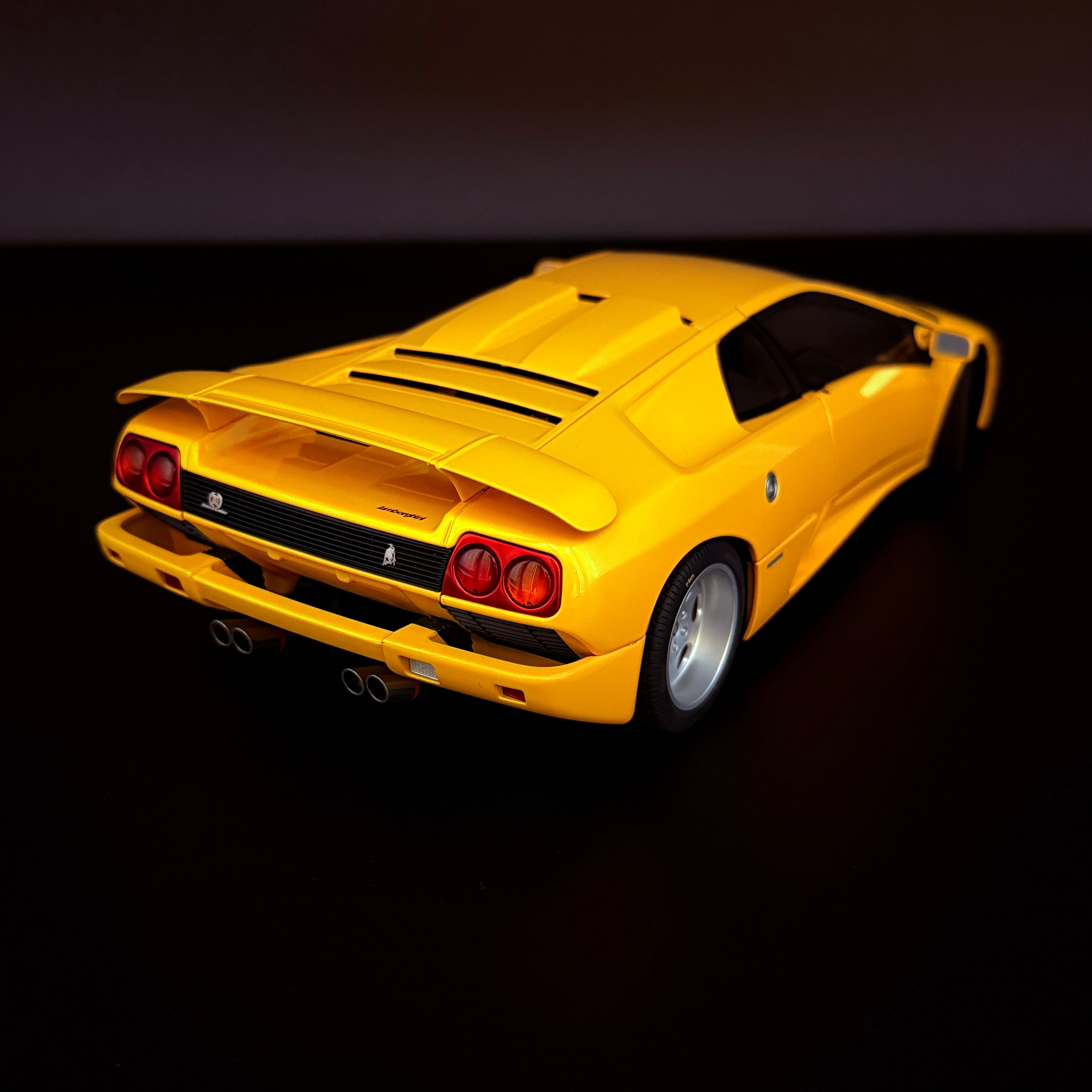 Lamborghini Diablo SE30 JOTA – Superfly Yellow Maßstab 1:18 von AUTOart