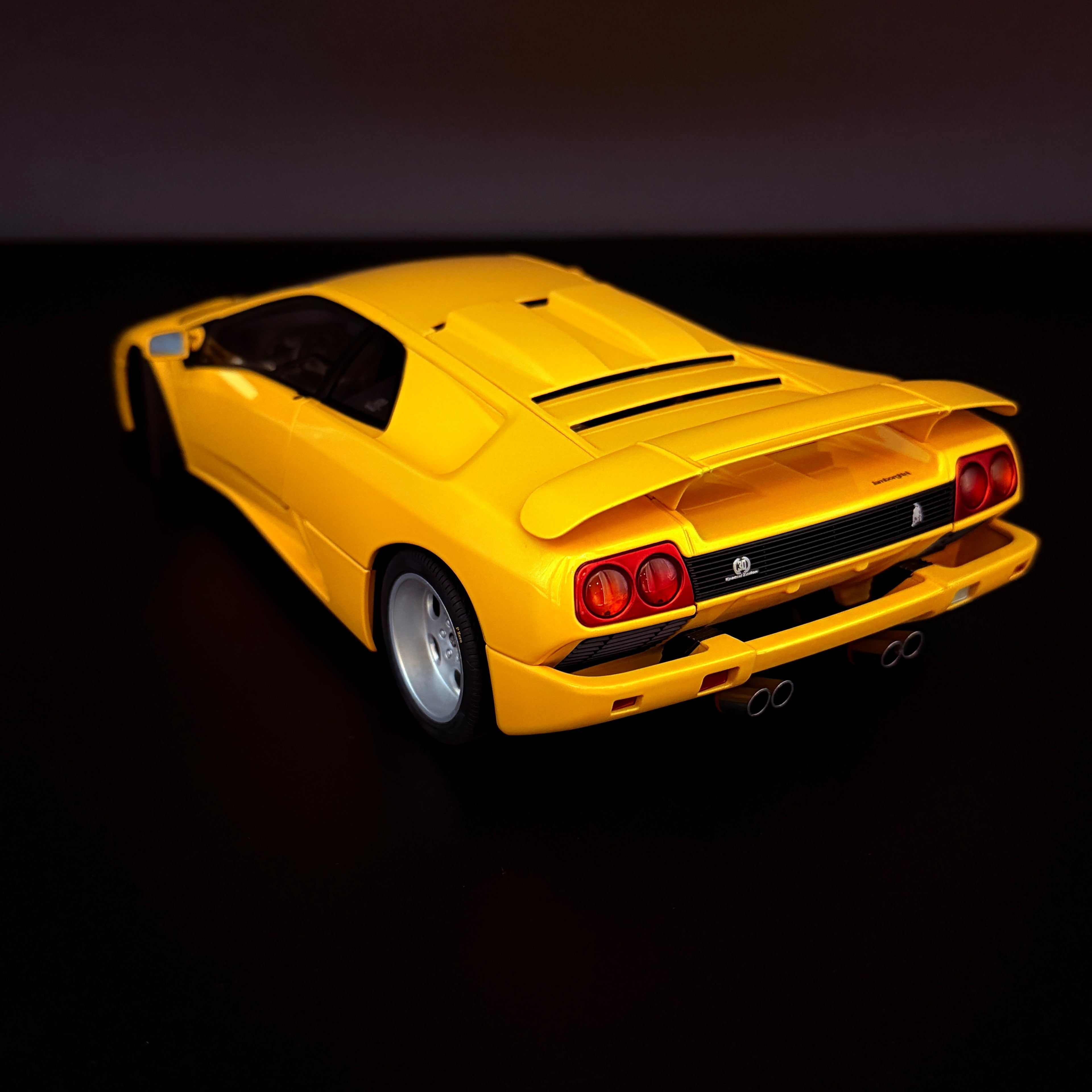 Lamborghini Diablo SE30 JOTA – Superfly Yellow Maßstab 1:18 von AUTOart