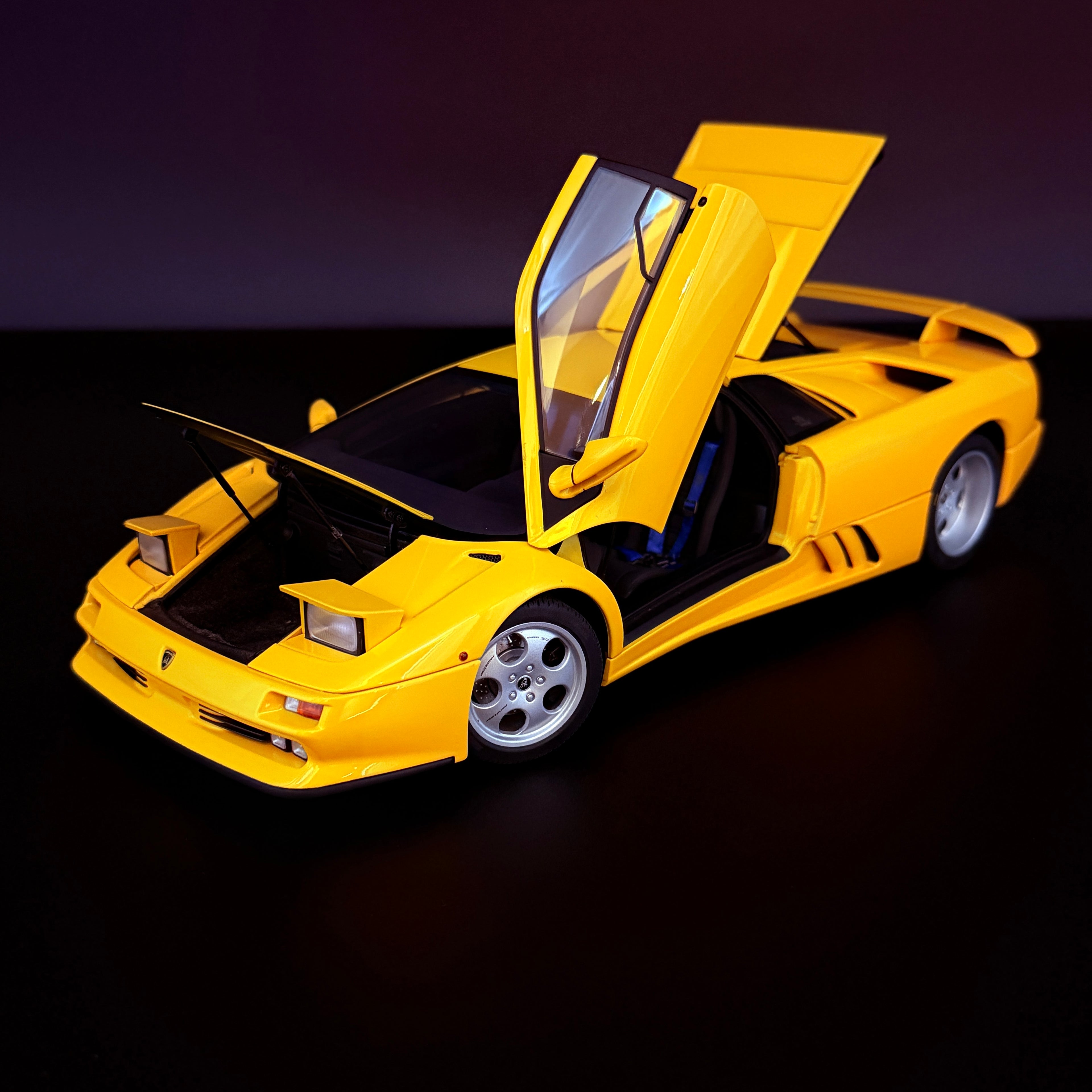 Lamborghini Diablo SE30 JOTA – Superfly Yellow Maßstab 1:18 von AUTOart