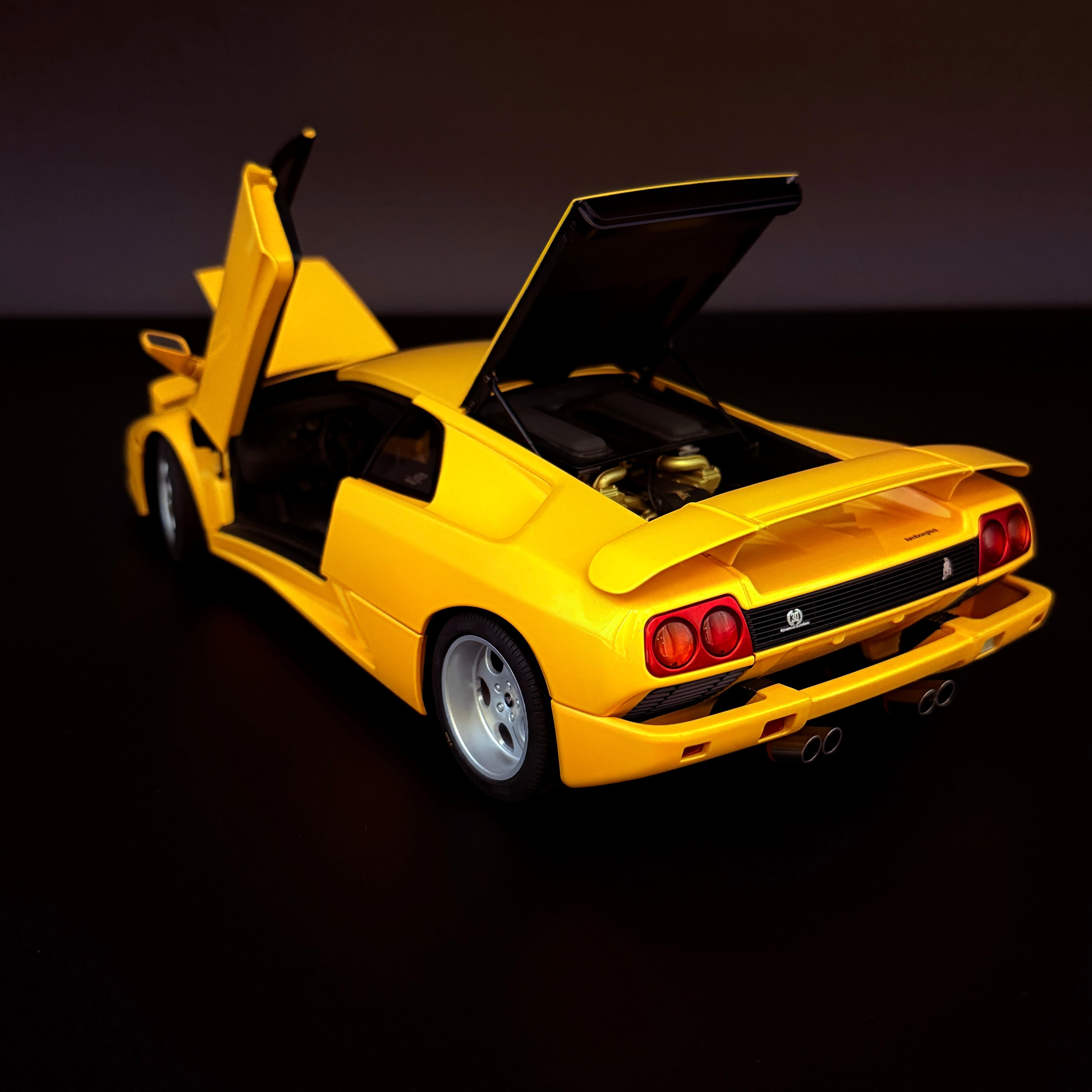 Lamborghini Diablo SE30 JOTA – Superfly Yellow Maßstab 1:18 von AUTOart