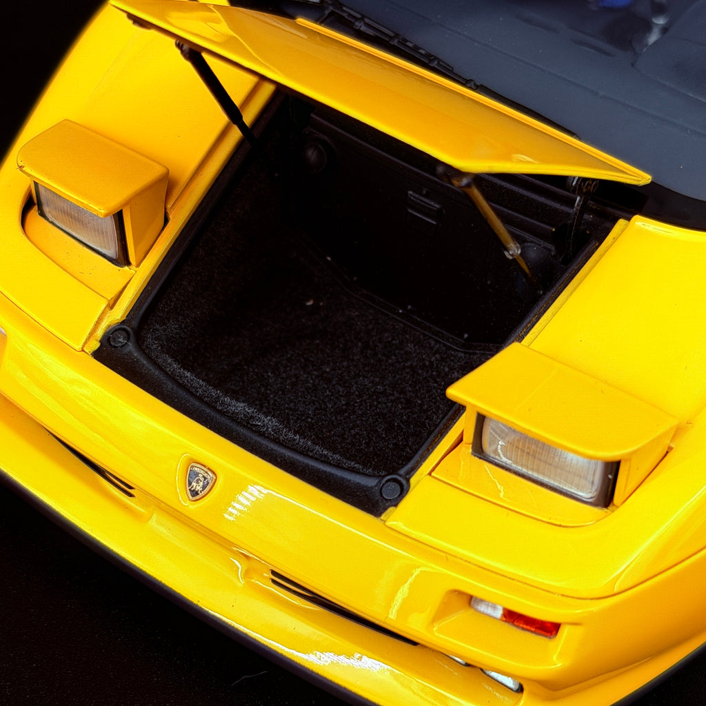 Lamborghini Diablo SE30 JOTA – Superfly Yellow Maßstab 1:18 von AUTOart
