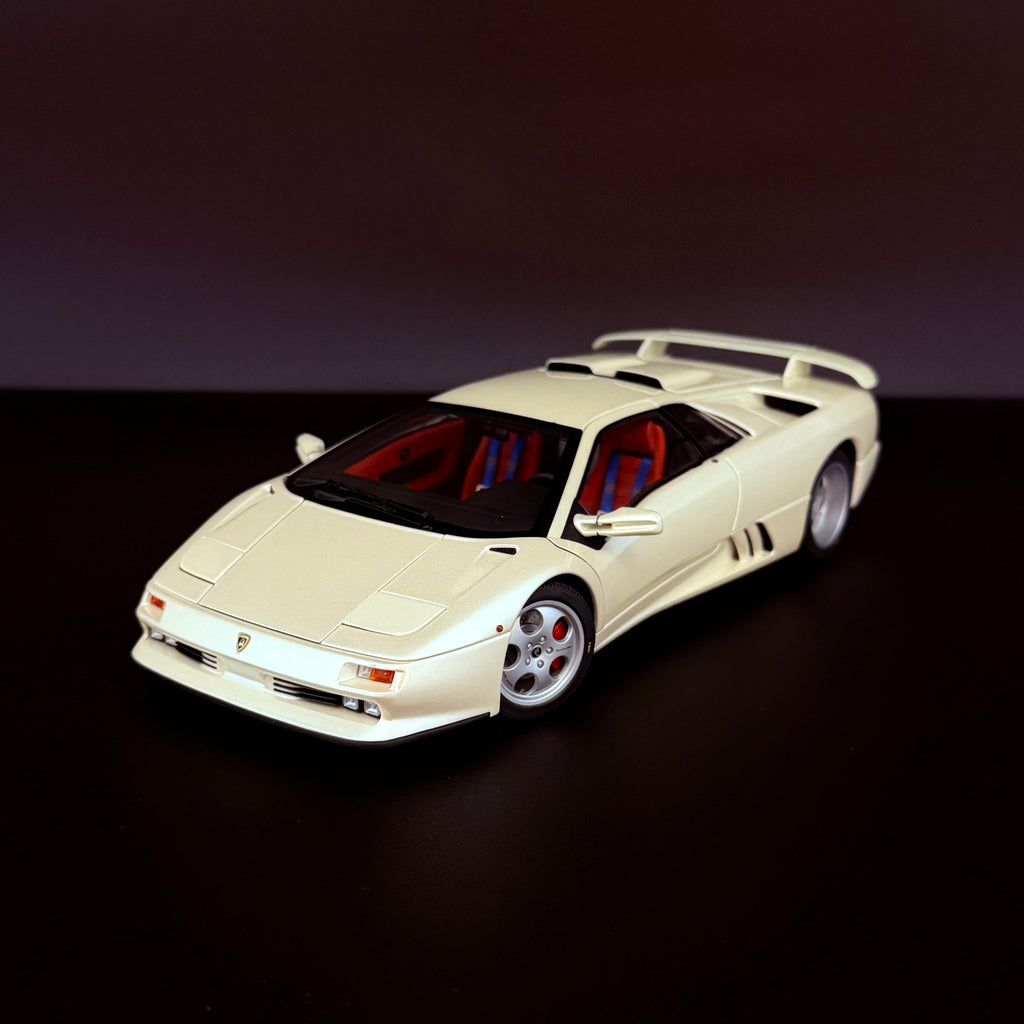 Lamborghini Diablo SE30 JOTA – Balloon White Maßstab 1:18 von AUTOart