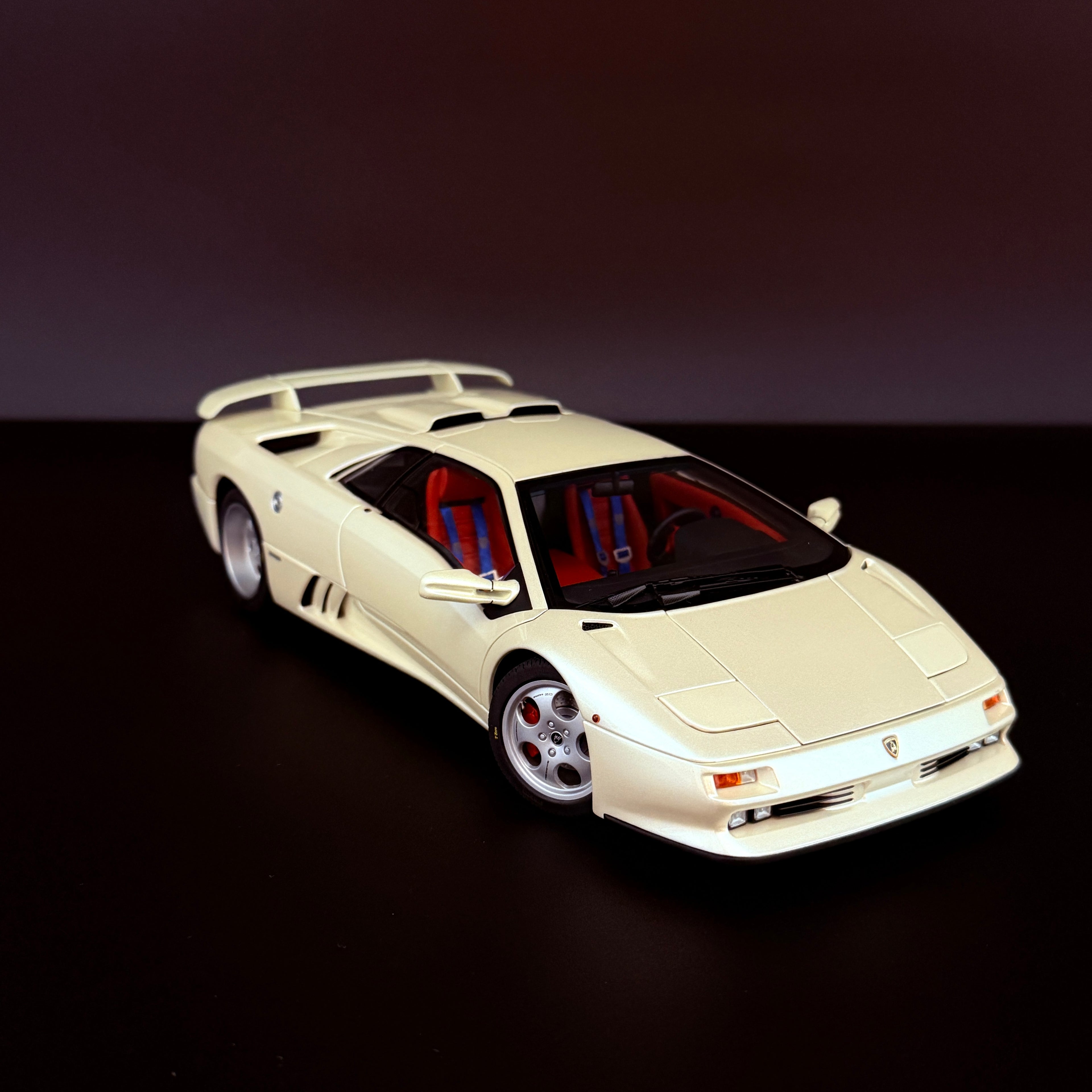 Lamborghini Diablo SE30 JOTA – Balloon White Maßstab 1:18 von AUTOart