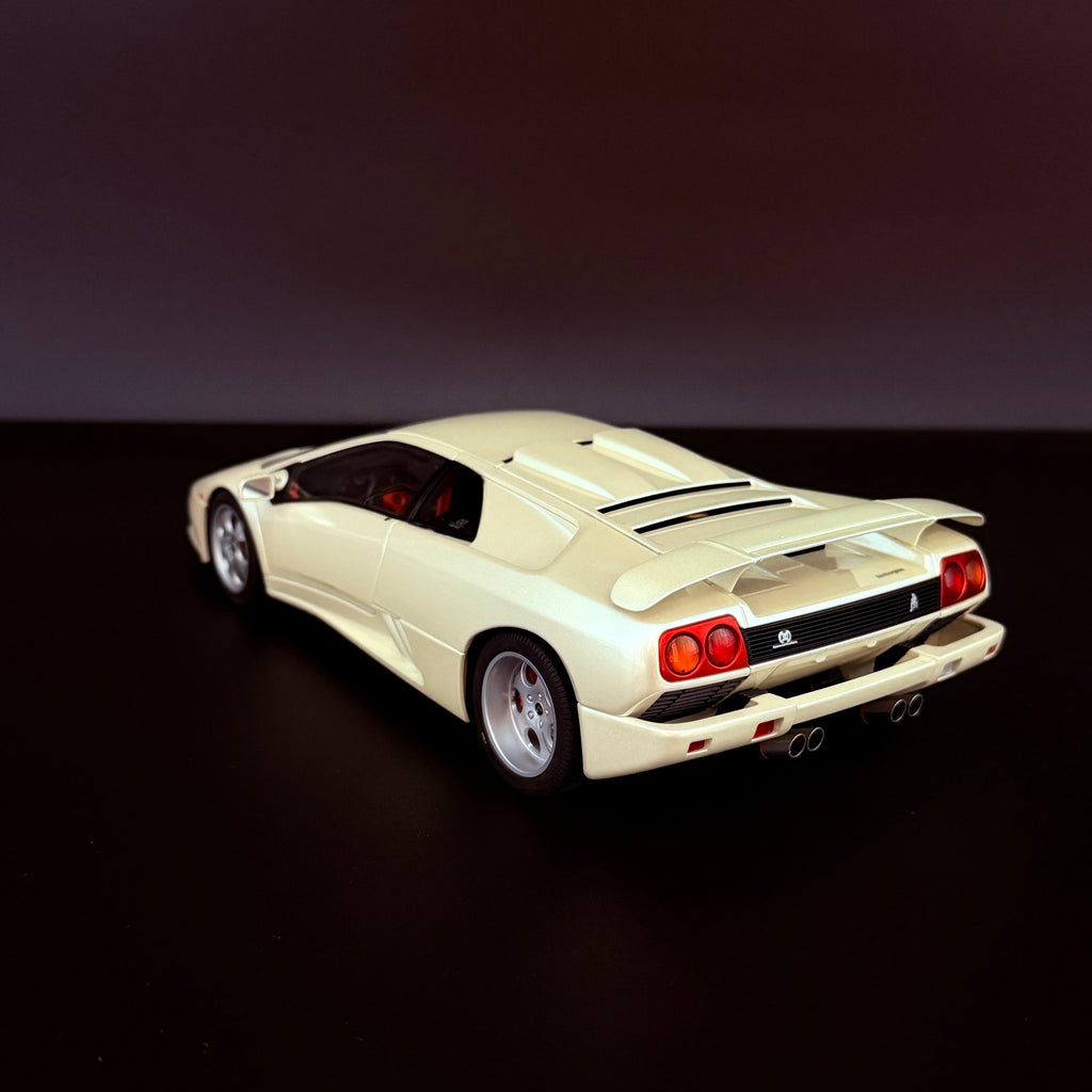 Lamborghini Diablo SE30 JOTA – Balloon White Maßstab 1:18 von AUTOart