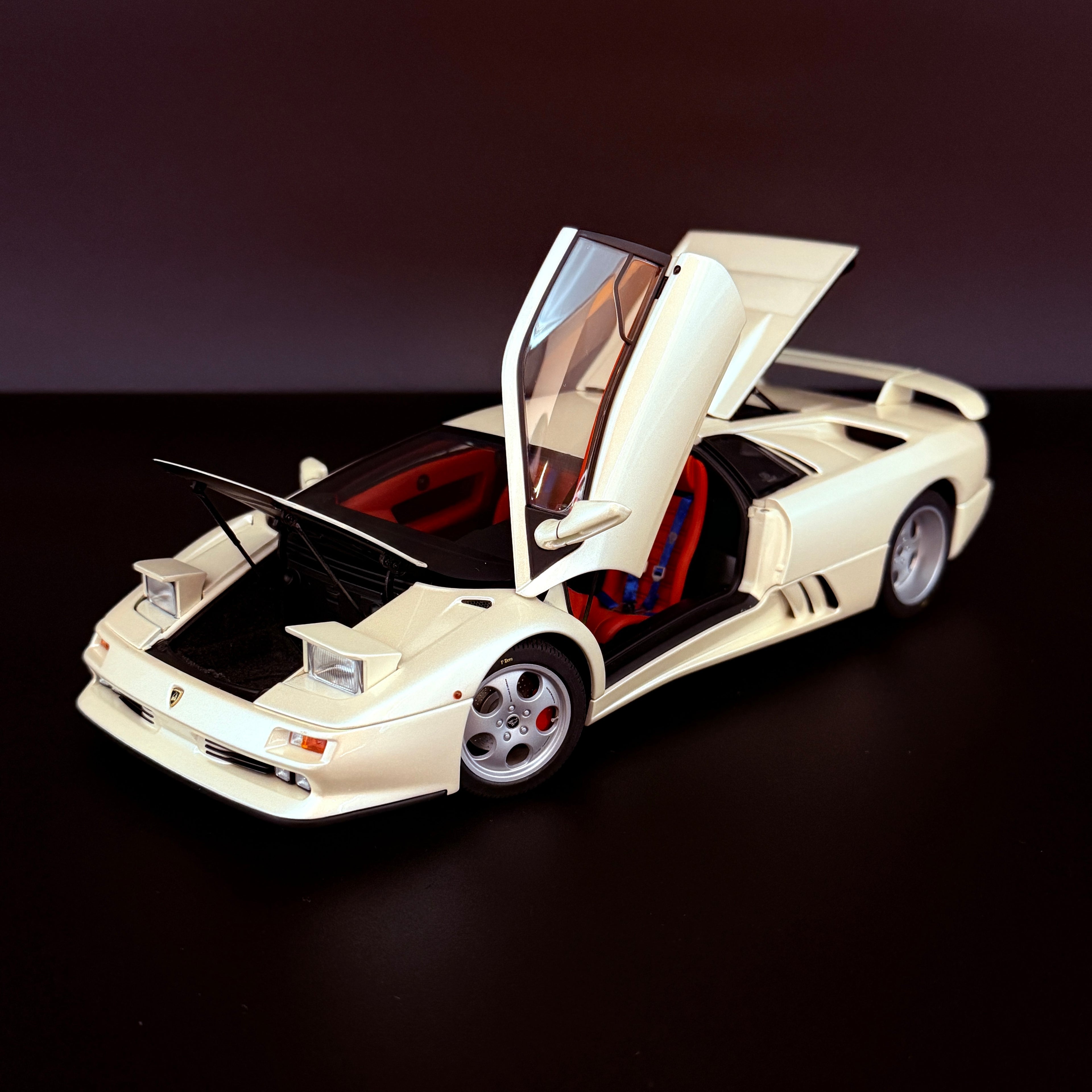 Lamborghini Diablo SE30 JOTA – Balloon White Maßstab 1:18 von AUTOart