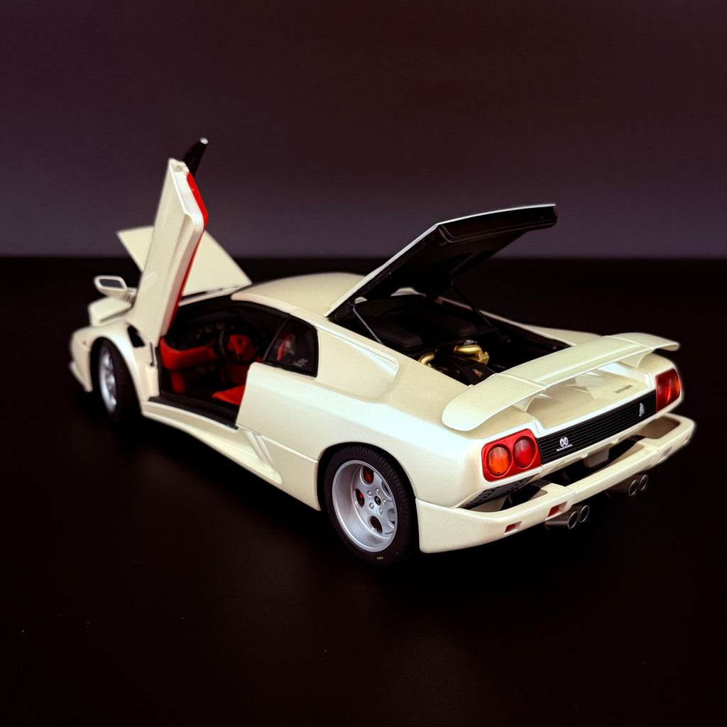 Lamborghini Diablo SE30 JOTA – Balloon White Maßstab 1:18 von AUTOart