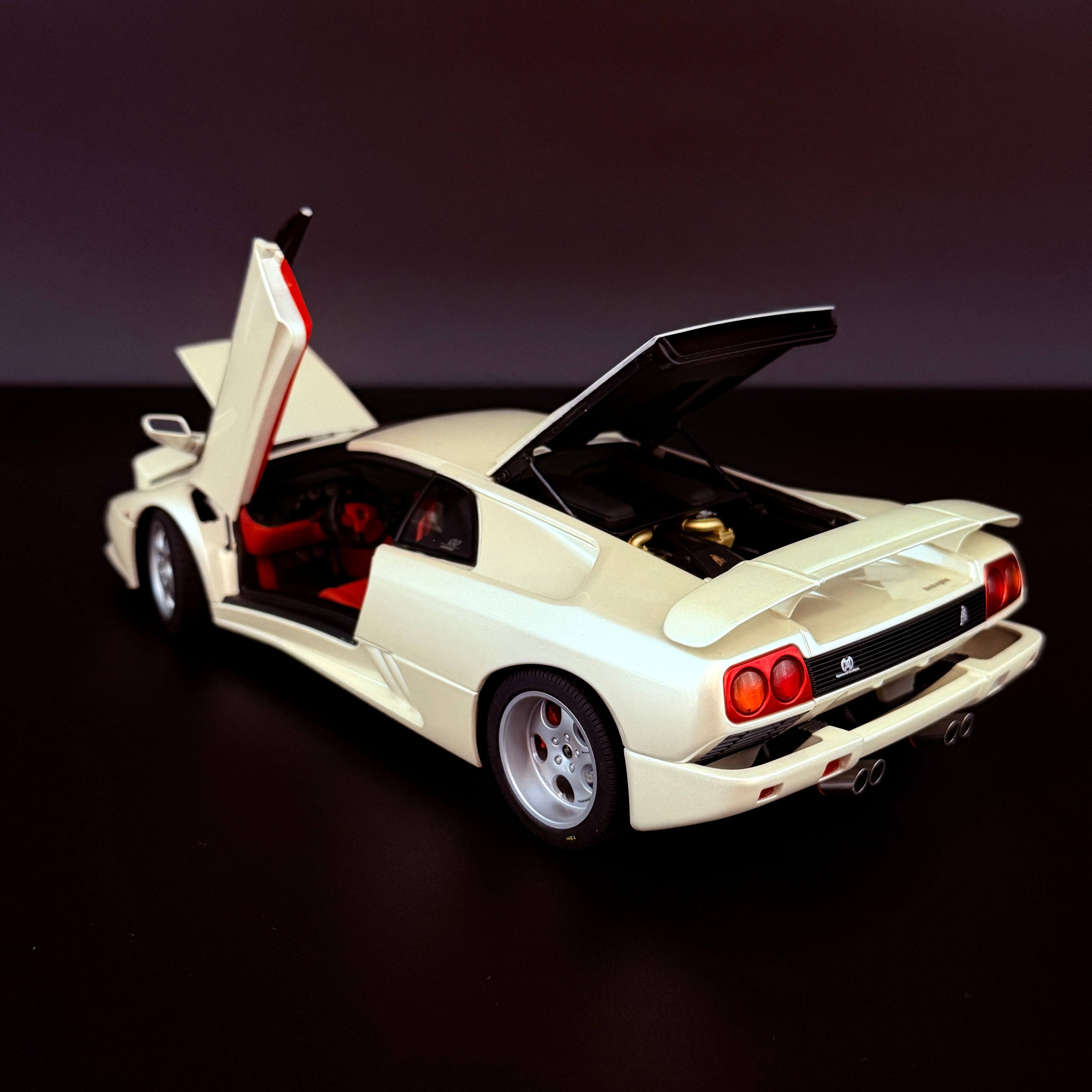 Lamborghini Diablo SE30 JOTA – Balloon White Maßstab 1:18 von AUTOart