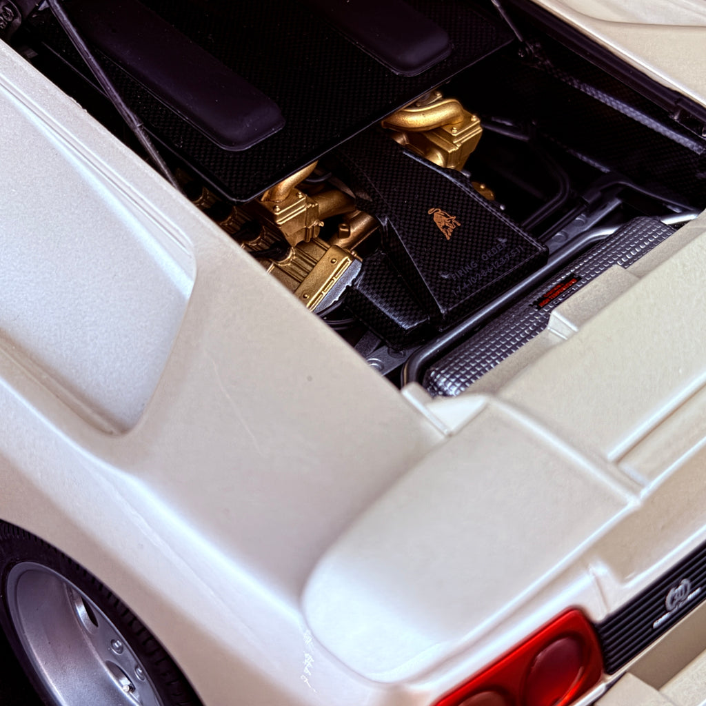 Lamborghini Diablo SE30 JOTA – Balloon White Maßstab 1:18 von AUTOart