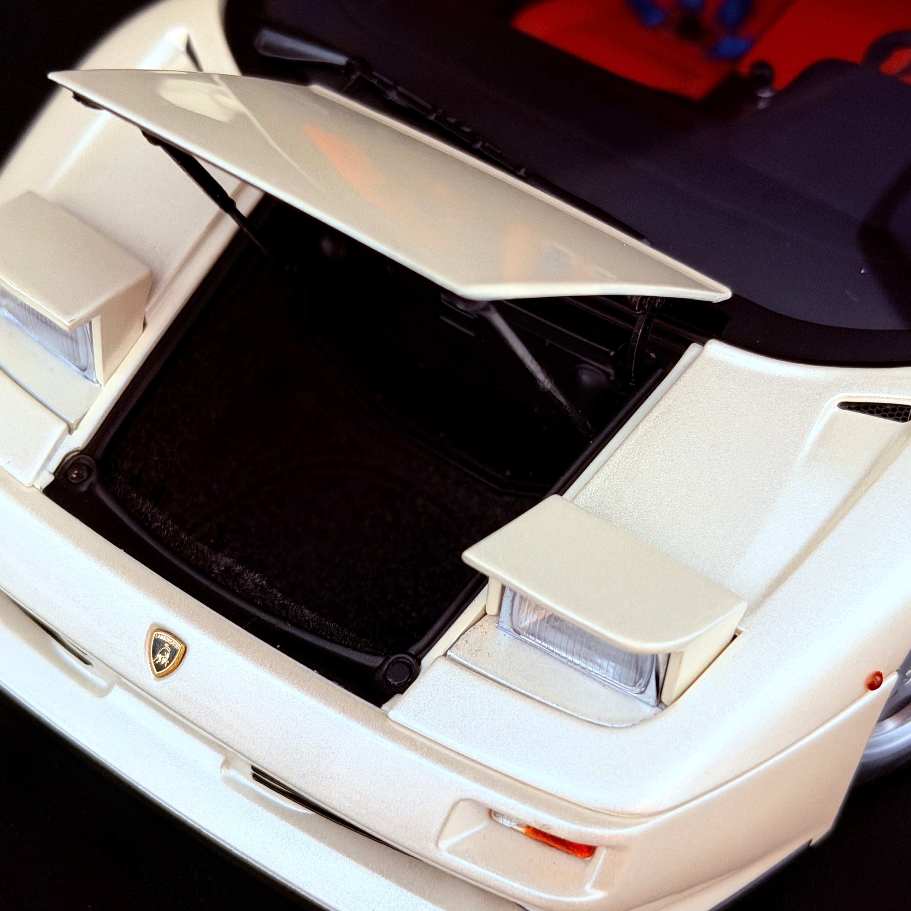 Lamborghini Diablo SE30 JOTA – Balloon White Maßstab 1:18 von AUTOart