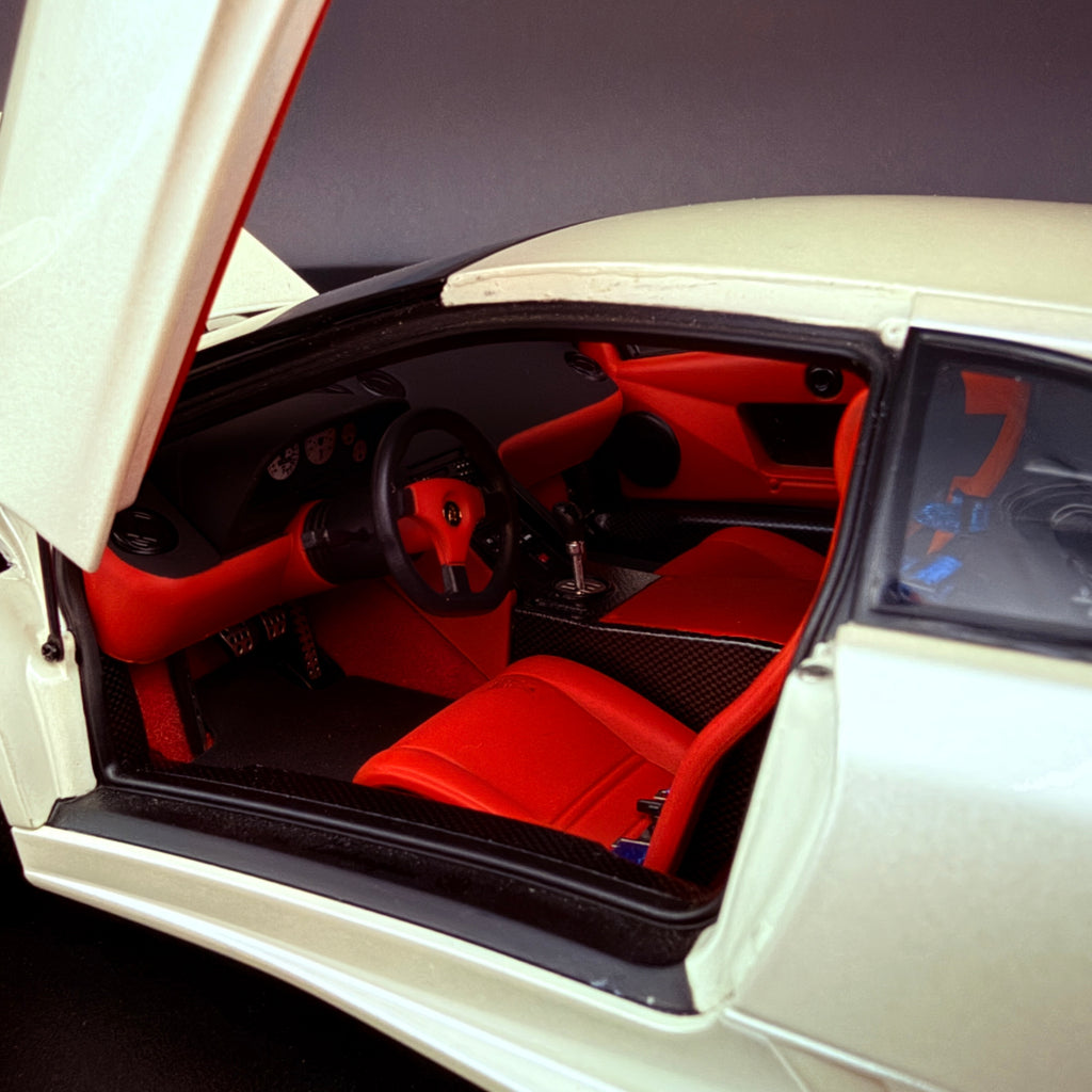 Lamborghini Diablo SE30 JOTA – Balloon White Maßstab 1:18 von AUTOart