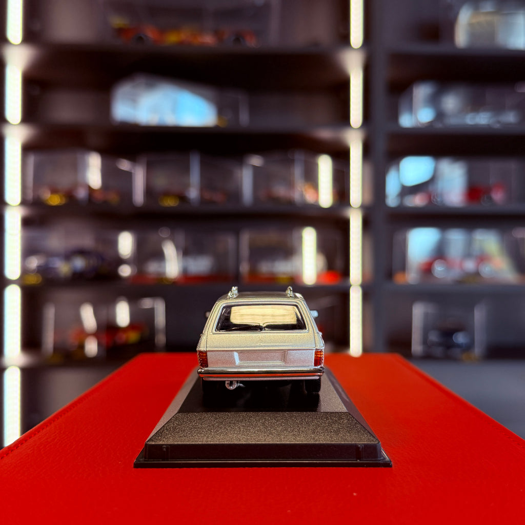 Mercedes-Benz 230 TE (W123) 1982 stříbrná 1:43 od Maxichamps