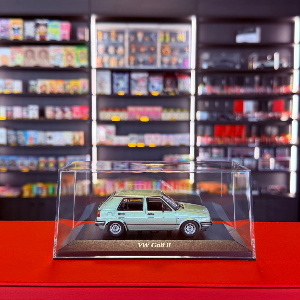 Volkswagen Golf II 4dveřový 1985 stříbrná metalická zelená 1:43 od Maxichamps