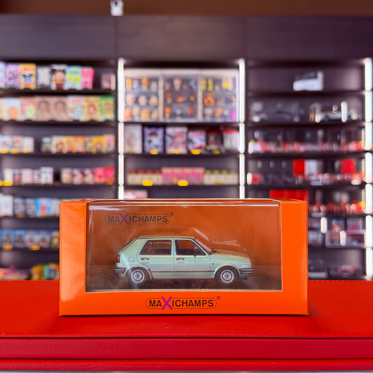 Volkswagen Golf II 4dveřový 1985 stříbrná metalická zelená 1:43 od Maxichamps