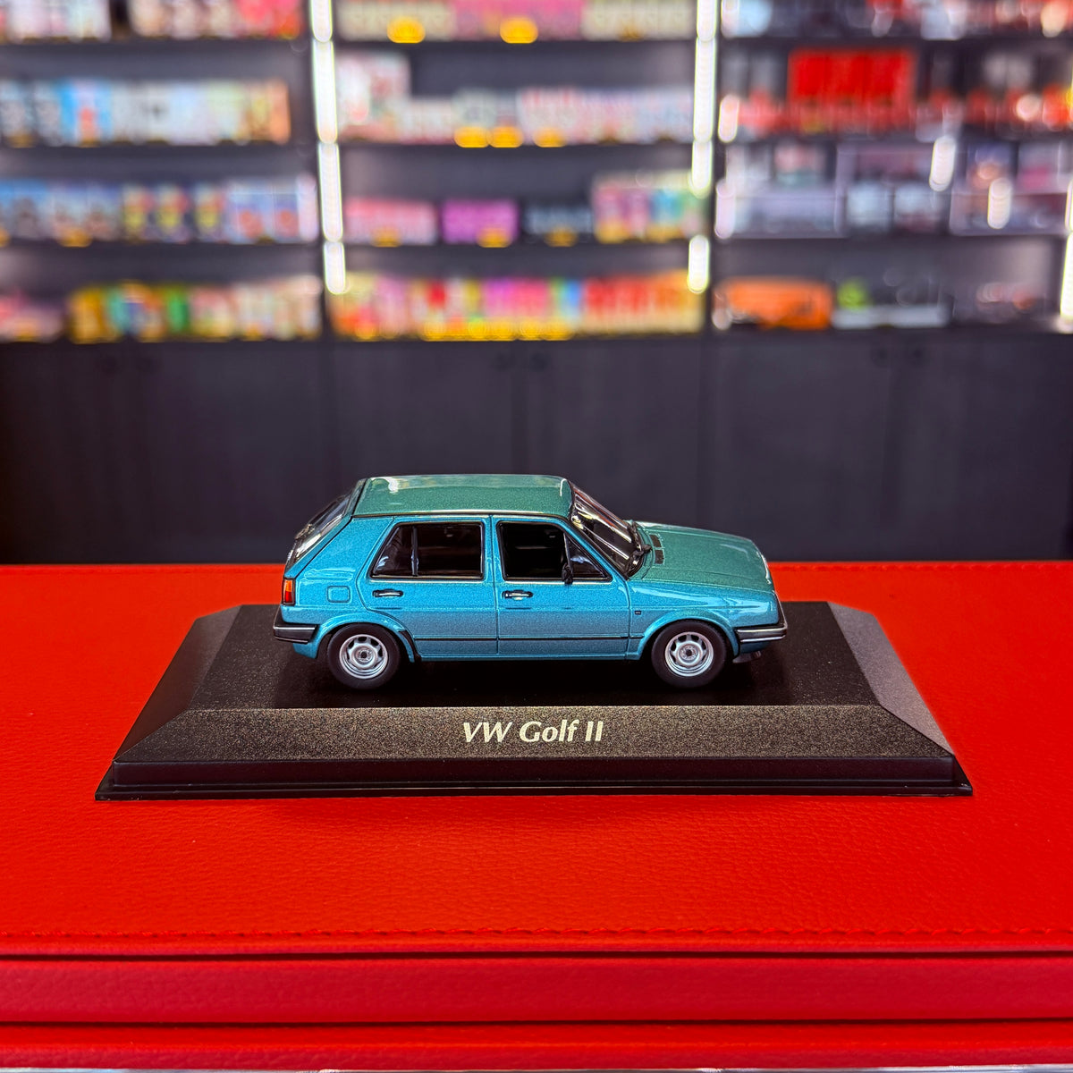 Volkswagen Golf II 4-dørs 1985 turkis metallic 1:43 fra Maxichamps