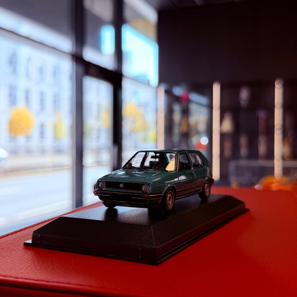 Volkswagen Golf II 4-dørs 1985 turkis metallic 1:43 fra Maxichamps