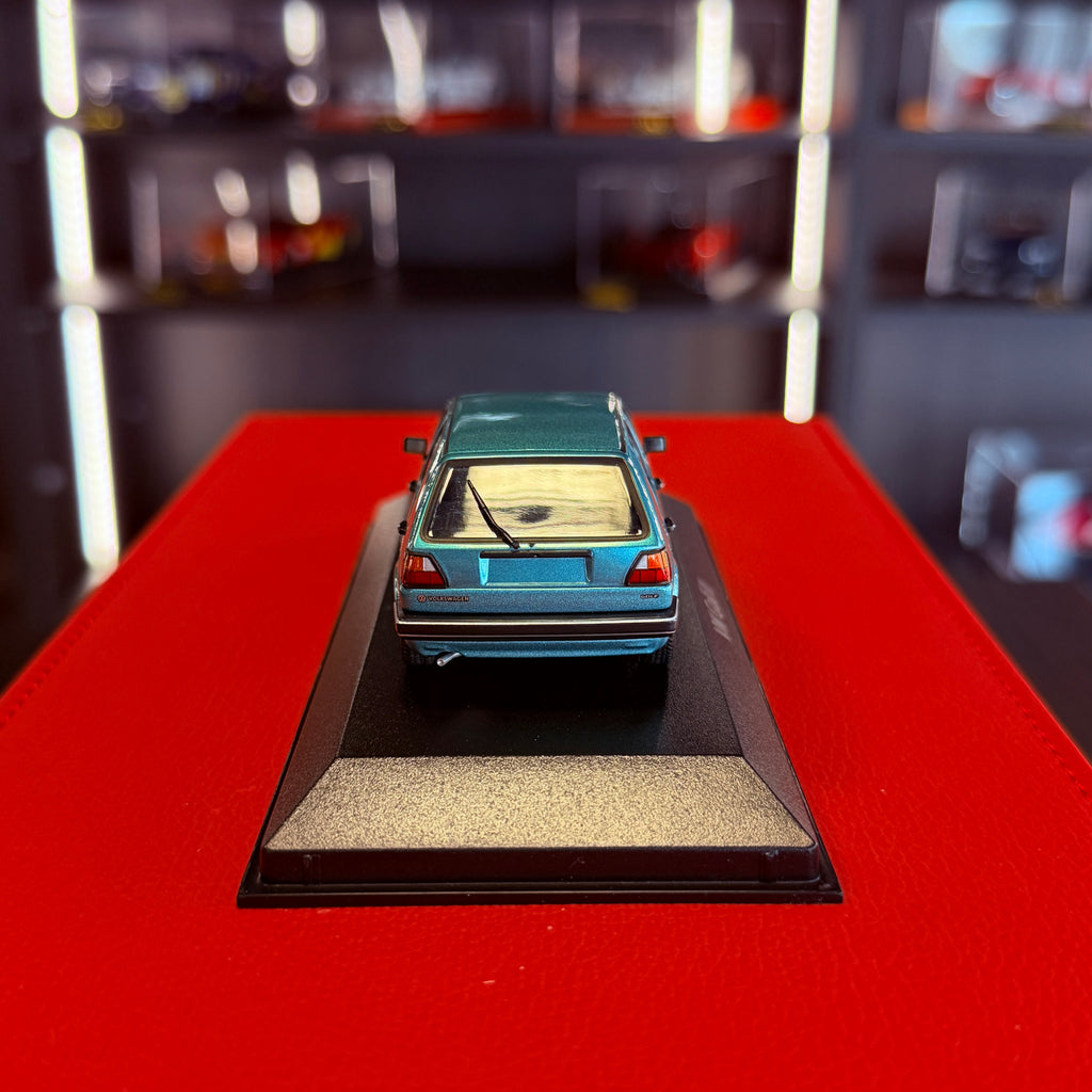 Volkswagen Golf II 4-dørs 1985 turkis metallic 1:43 fra Maxichamps