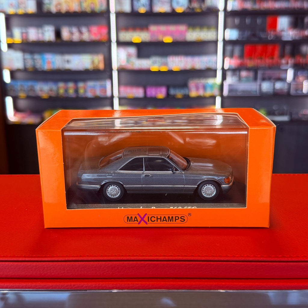 Mercedes-Benz 560 SEC (C126) 1986 šedá metalíza 1:43 od Maxichamps