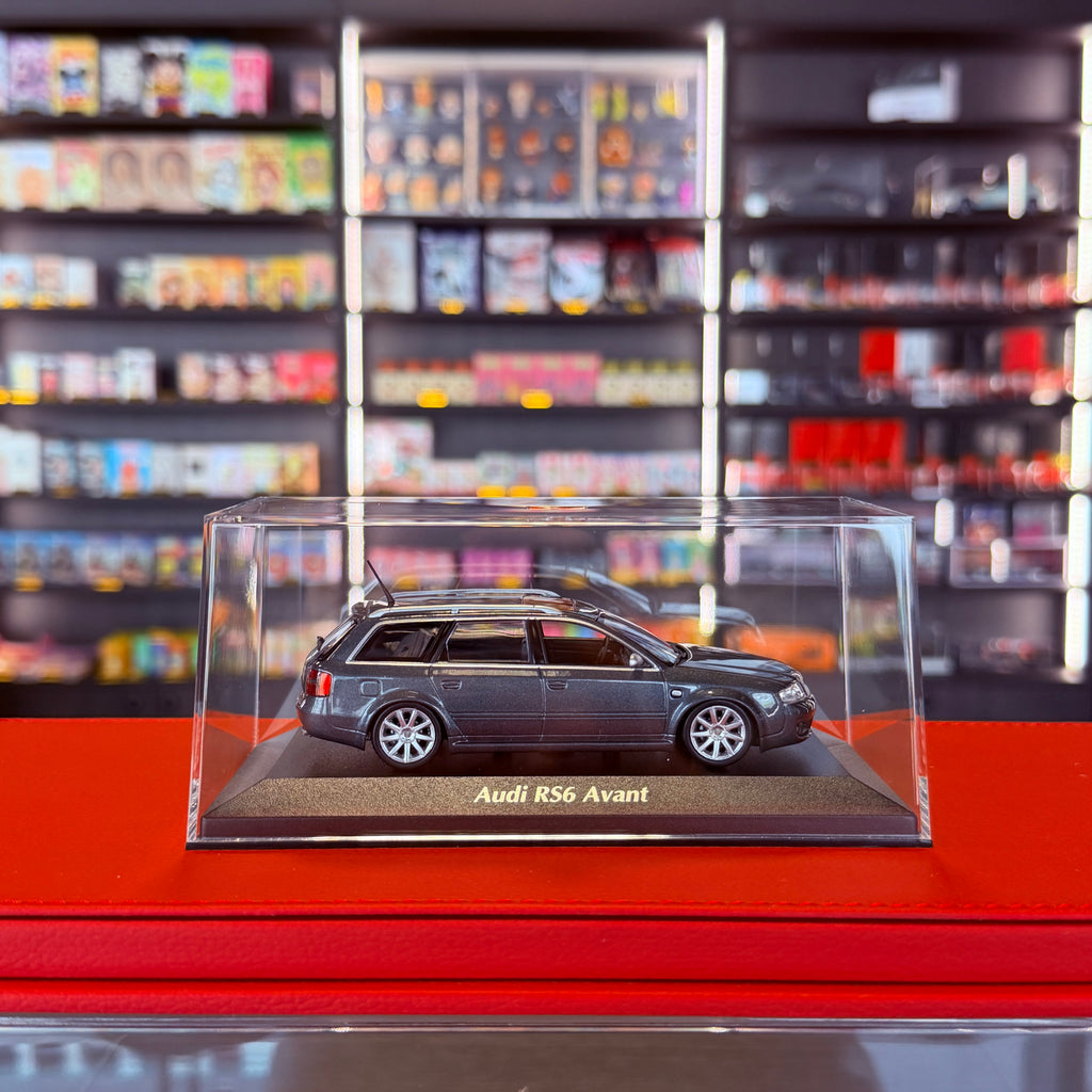 Audi RS6 Avant (C5) 2002 grå metallic 1:43 fra Maxichamps