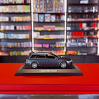 Audi RS6 Avant (C5) 2002 grå metallic 1:43 fra Maxichamps