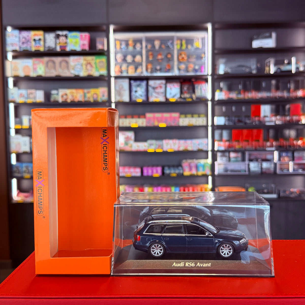 Audi RS6 Avant (C5) 2002 Blue Metallic 1:43 by Maxichamps