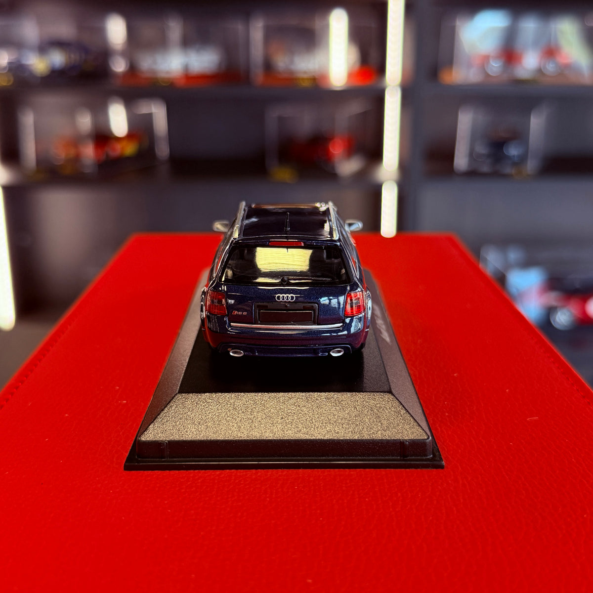 Audi RS6 Avant (C5) 2002 Blue Metallic 1:43 by Maxichamps