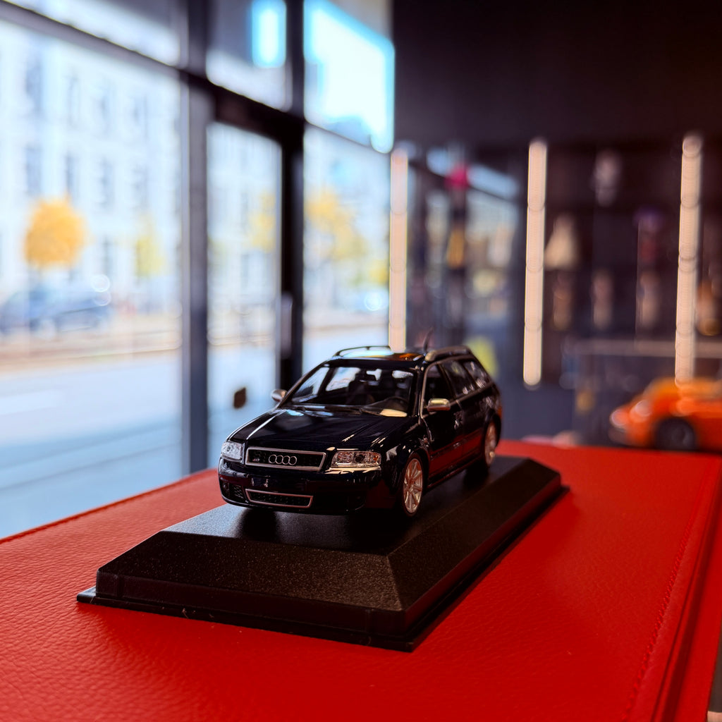 Audi RS6 Avant (C5) 2002 Blue Metallic 1:43 by Maxichamps