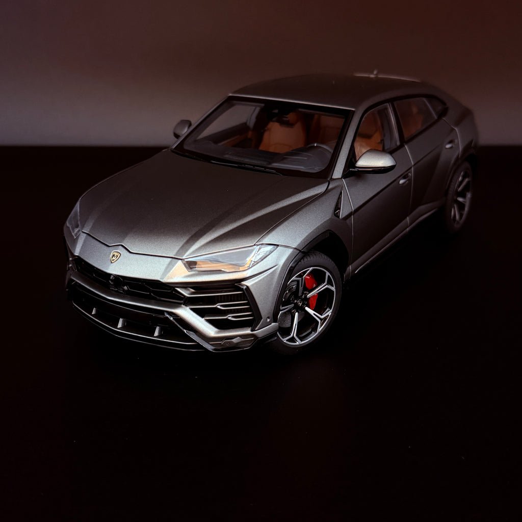 Lamborghini Urus – Grigio Titans / Mattgrau Maßstab 1:18 von AUTOart