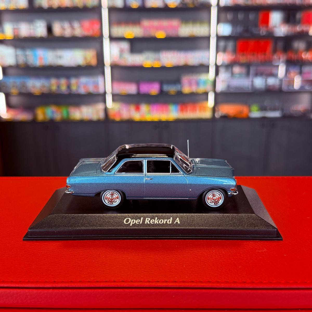 Opel Rekord A 1962 modrý 1:43 od Maxichamps