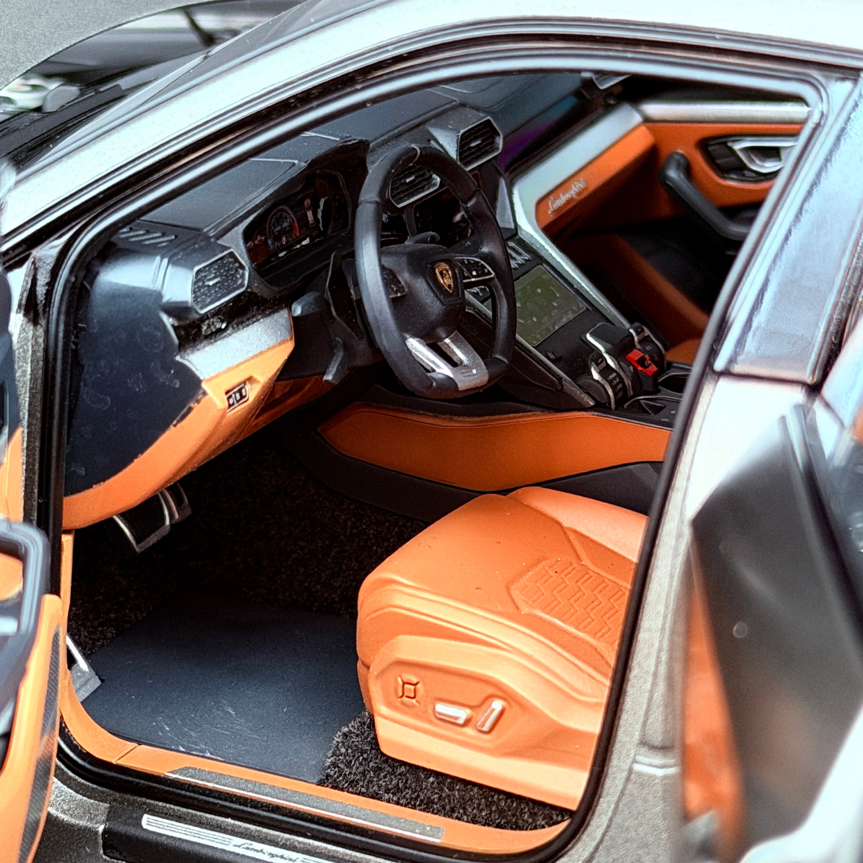 Lamborghini Urus – Grigio Titans / Mattgrau Maßstab 1:18 von AUTOart