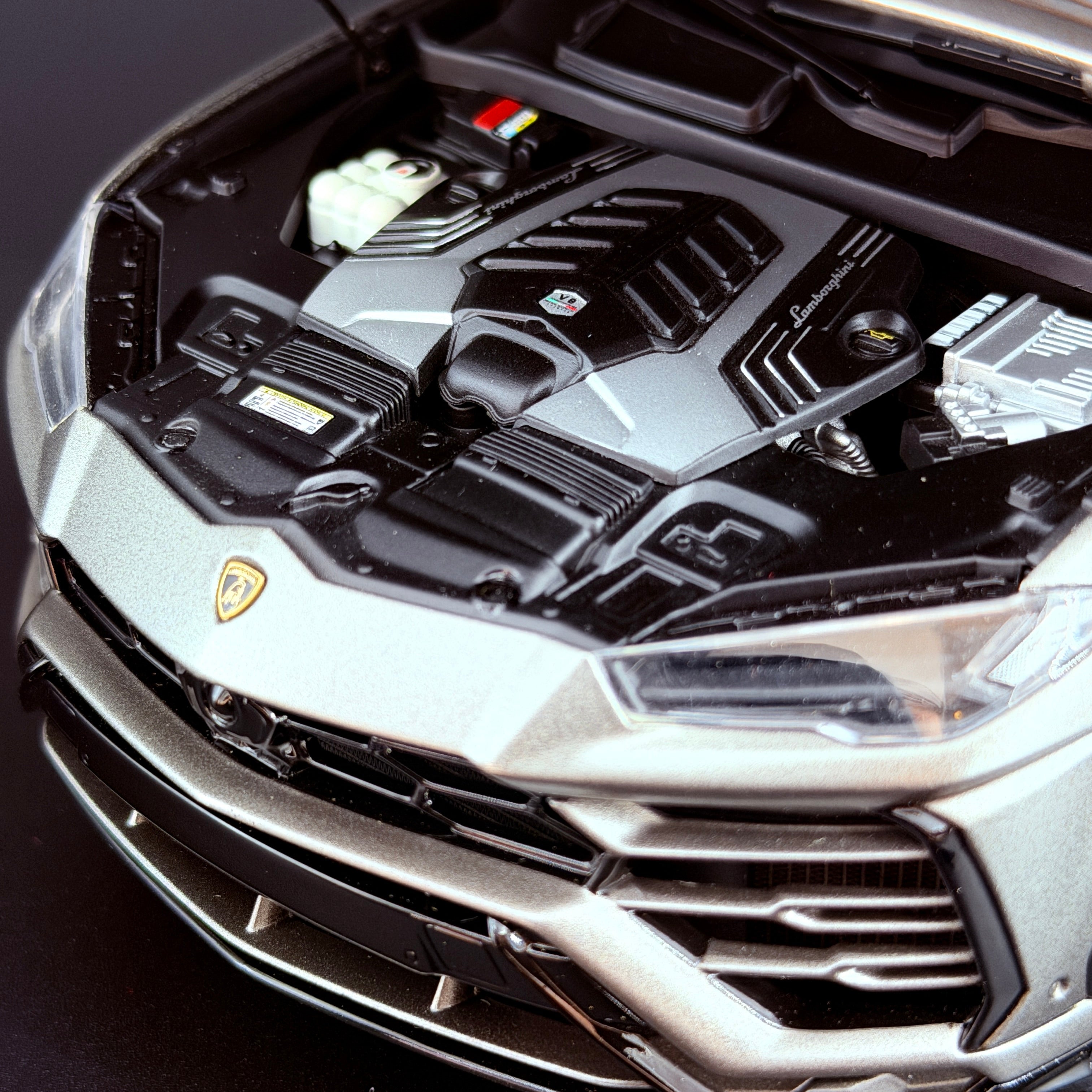 Lamborghini Urus – Grigio Titans / Mattgrau Maßstab 1:18 von AUTOart