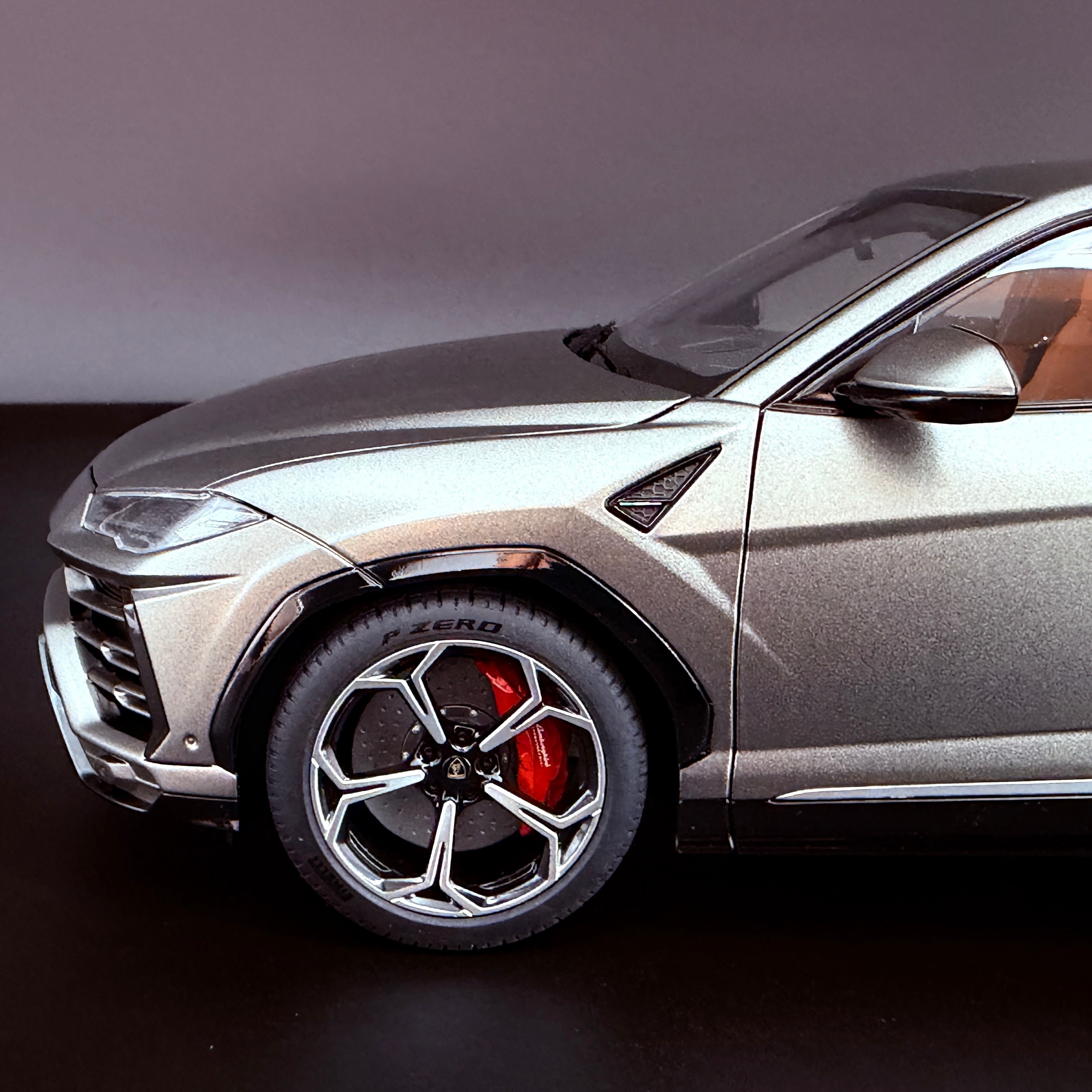Lamborghini Urus – Grigio Titans / Mattgrau Maßstab 1:18 von AUTOart
