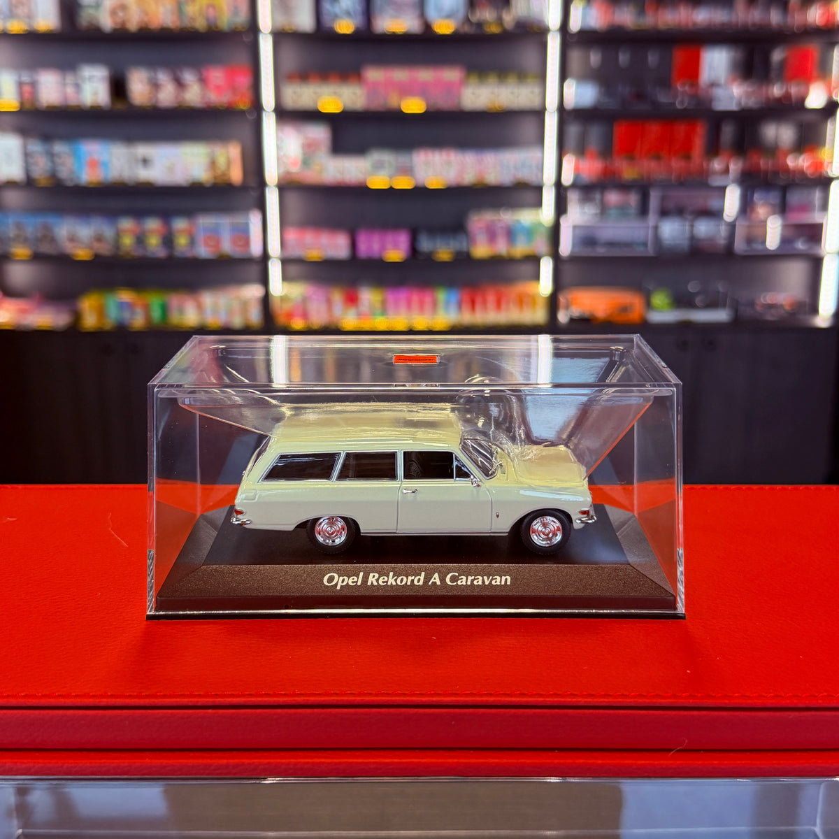 Opel Rekord A Caravan 1962 béžový 1:43 od Maxichamps