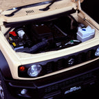Suzuki Jimny Sierra JB74 – Chiffon Ivory Metallic / Black Roof im Maßstab 1:18 von AUTOart
