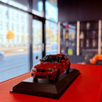 BMW 1. řady M Coupé (E82) 2011 oranžová metalíza 1:43 od Maxichamps