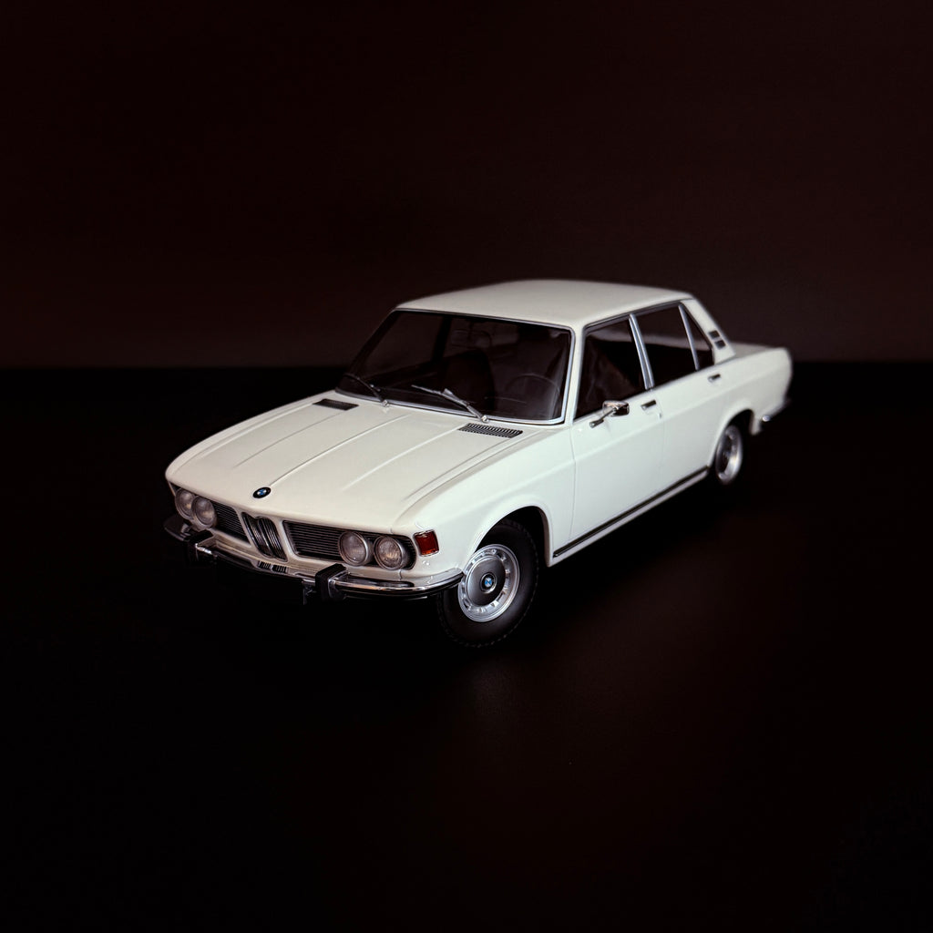 BMW 2500 Bianca 1968 Modell im Maßstab 1:18