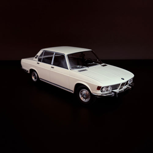 BMW 2500 Bianca 1968 1:18 Scale Model – MINICHAMPS – view 2