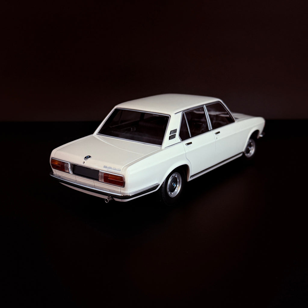 BMW 2500 Bianca 1968 Modell im Maßstab 1:18