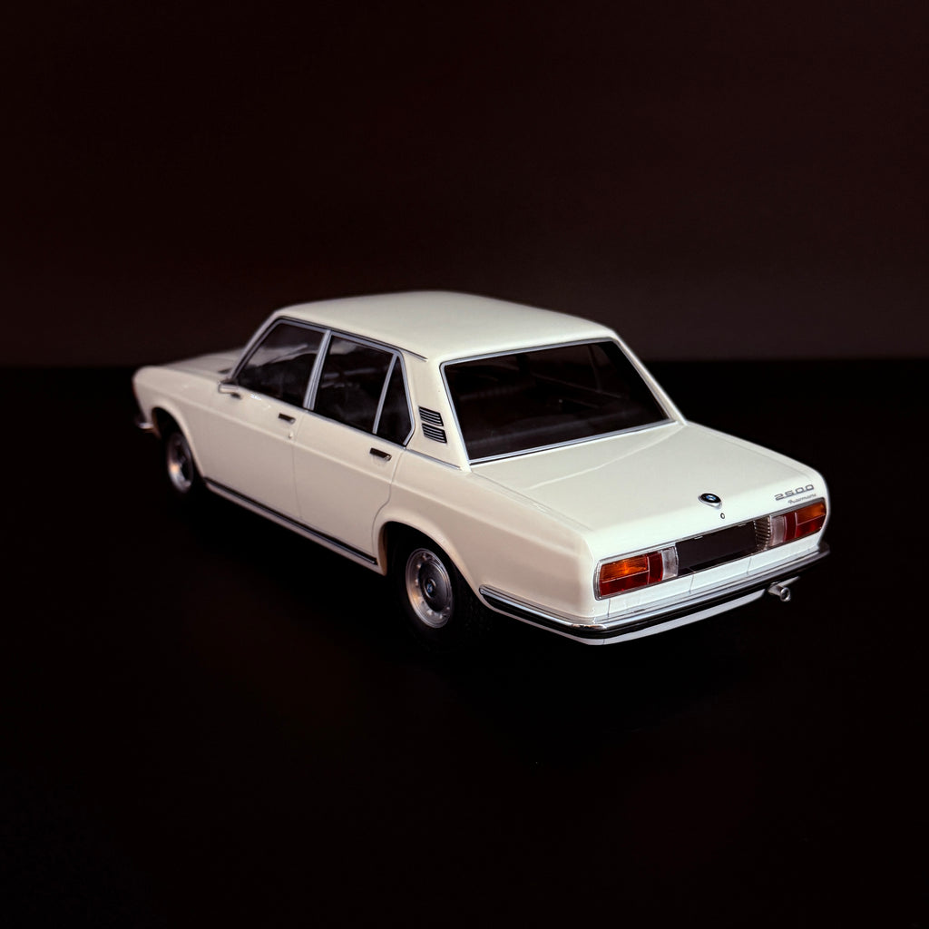 BMW 2500 Bianca 1968 Modell im Maßstab 1:18