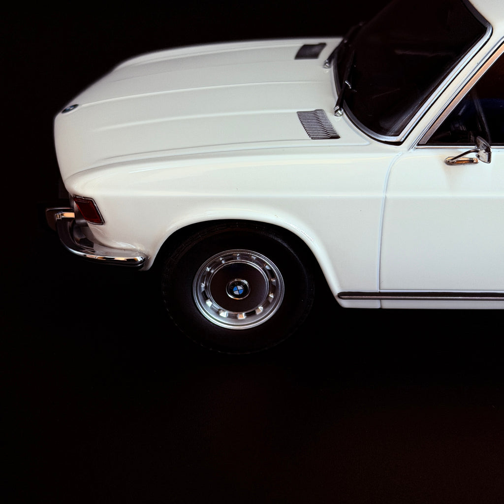 BMW 2500 Bianca 1968 Modell im Maßstab 1:18