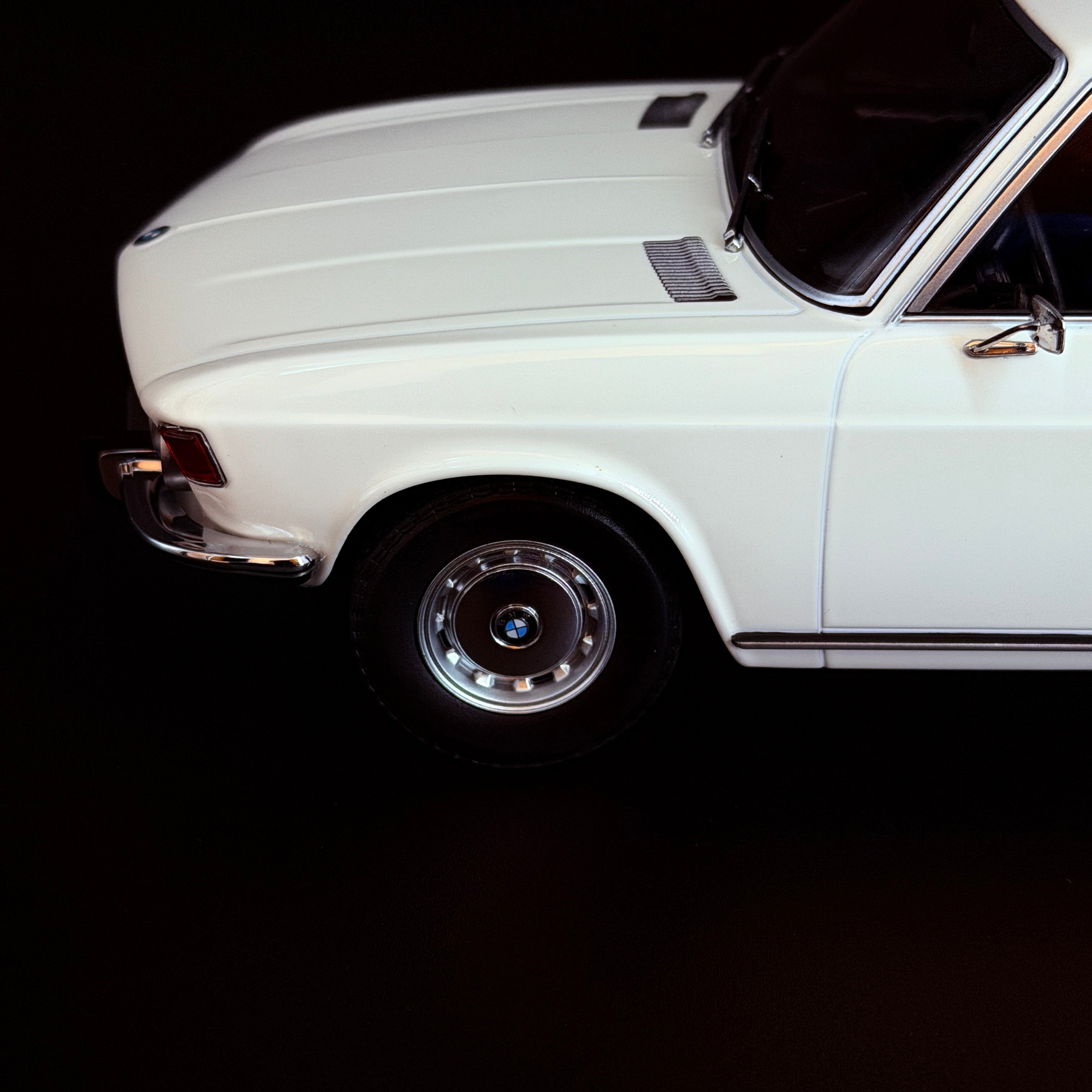 BMW 2500 Bianca 1968 Modell im Maßstab 1:18